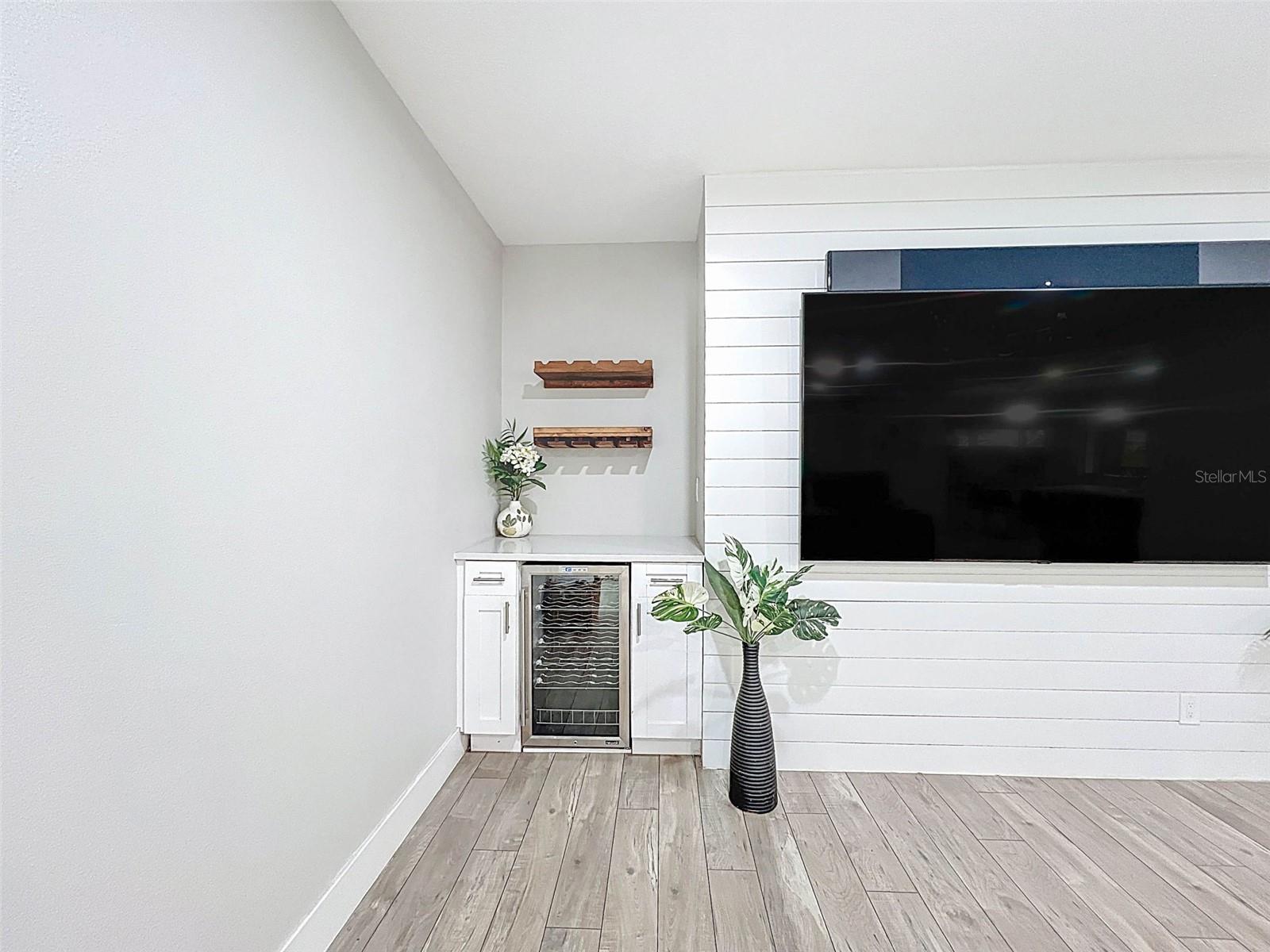 Image 21 of 31 For 1566 Woodfield Court