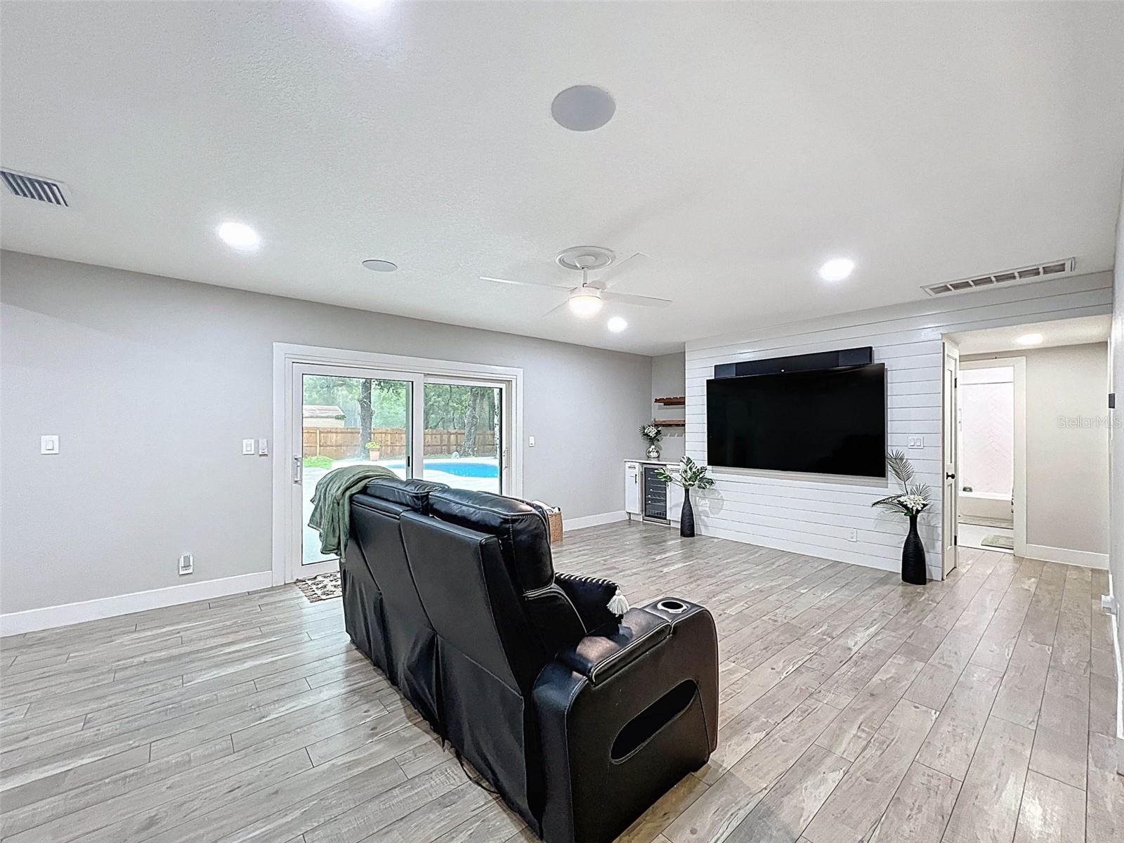 Image 22 of 31 For 1566 Woodfield Court