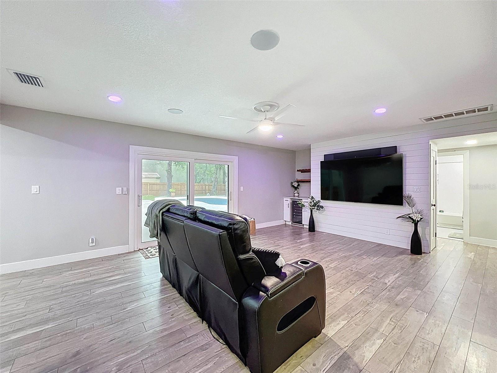 Image 23 of 31 For 1566 Woodfield Court