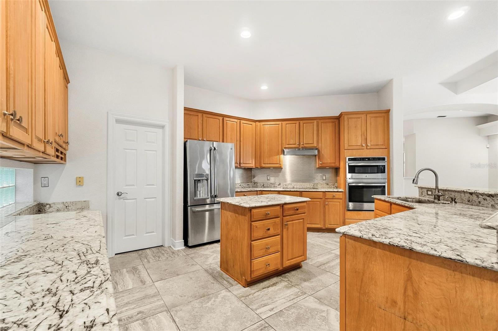 Image 19 of 56 For 10521 Bermuda Isle Drive