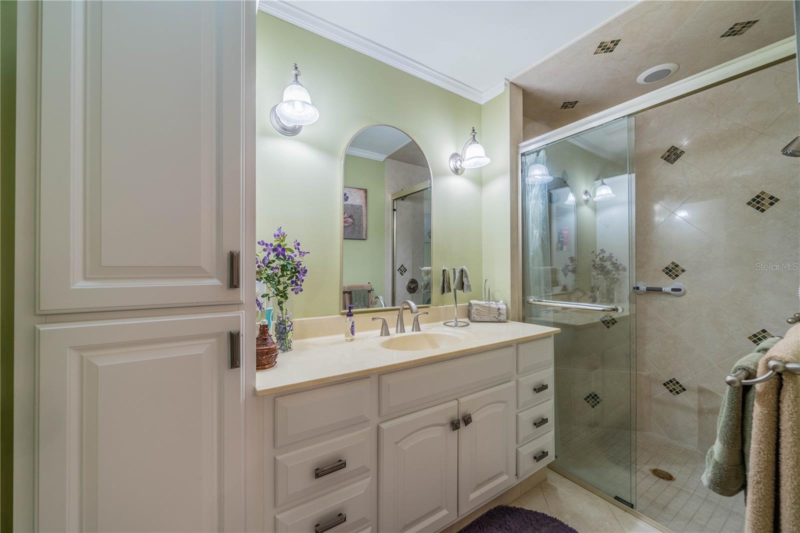 Image 13 of 34 For 2035 Hampstead Circle 275