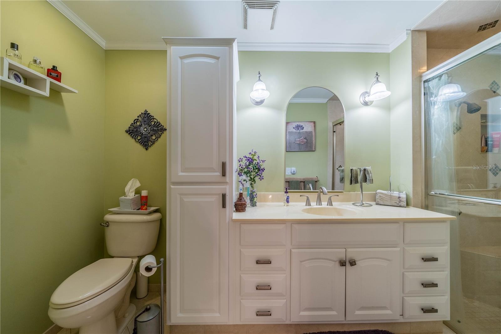 Image 15 of 34 For 2035 Hampstead Circle 275