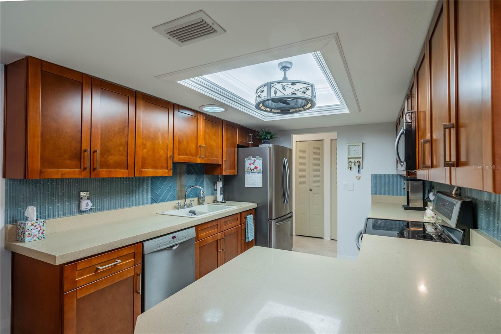 Image 21 of 34 For 2035 Hampstead Circle 275