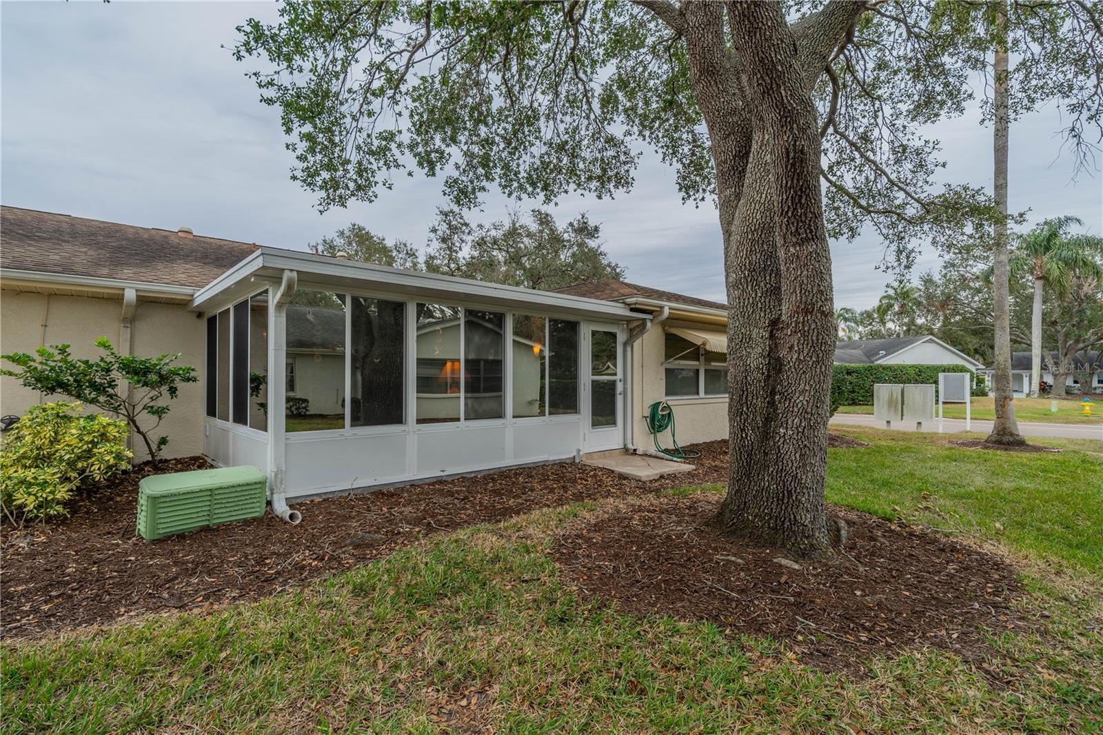 Image 31 of 34 For 2035 Hampstead Circle 275