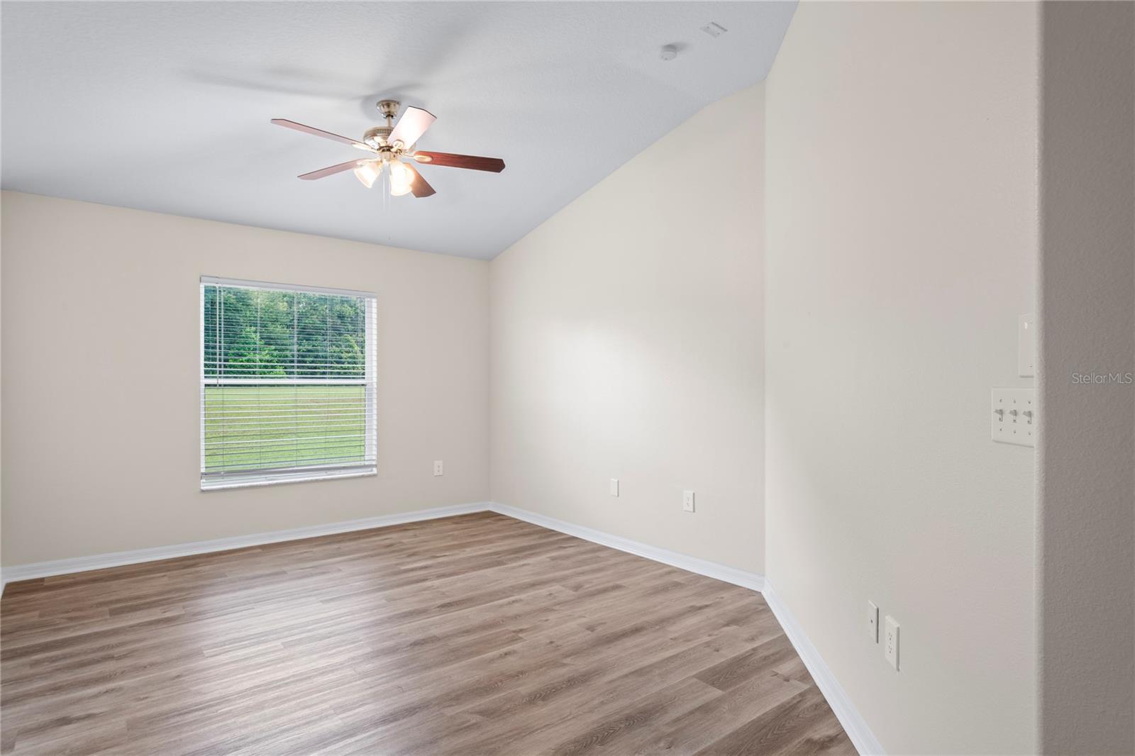 Image 11 of 26 For 1867 Holton Road