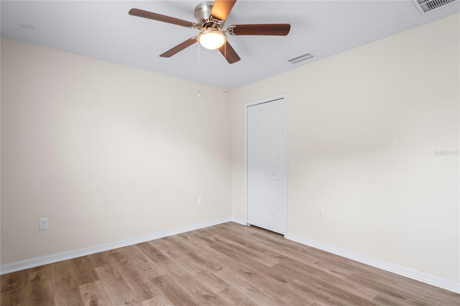 Image 16 of 26 For 1867 Holton Road