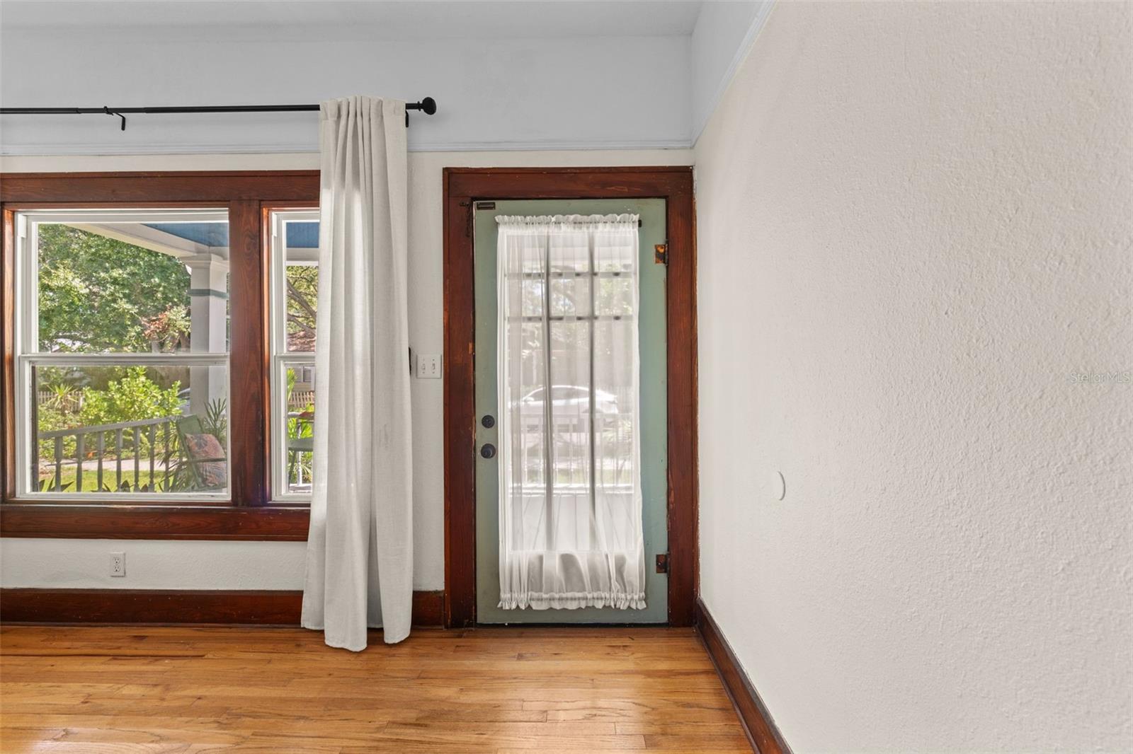 Image 11 of 61 For 847 9th Avenue S