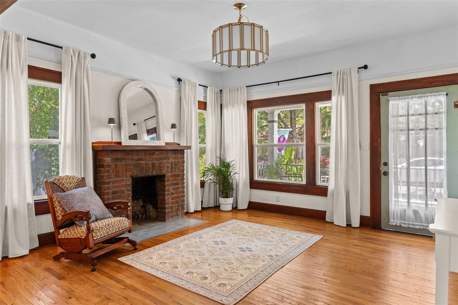 Image 13 of 61 For 847 9th Avenue S