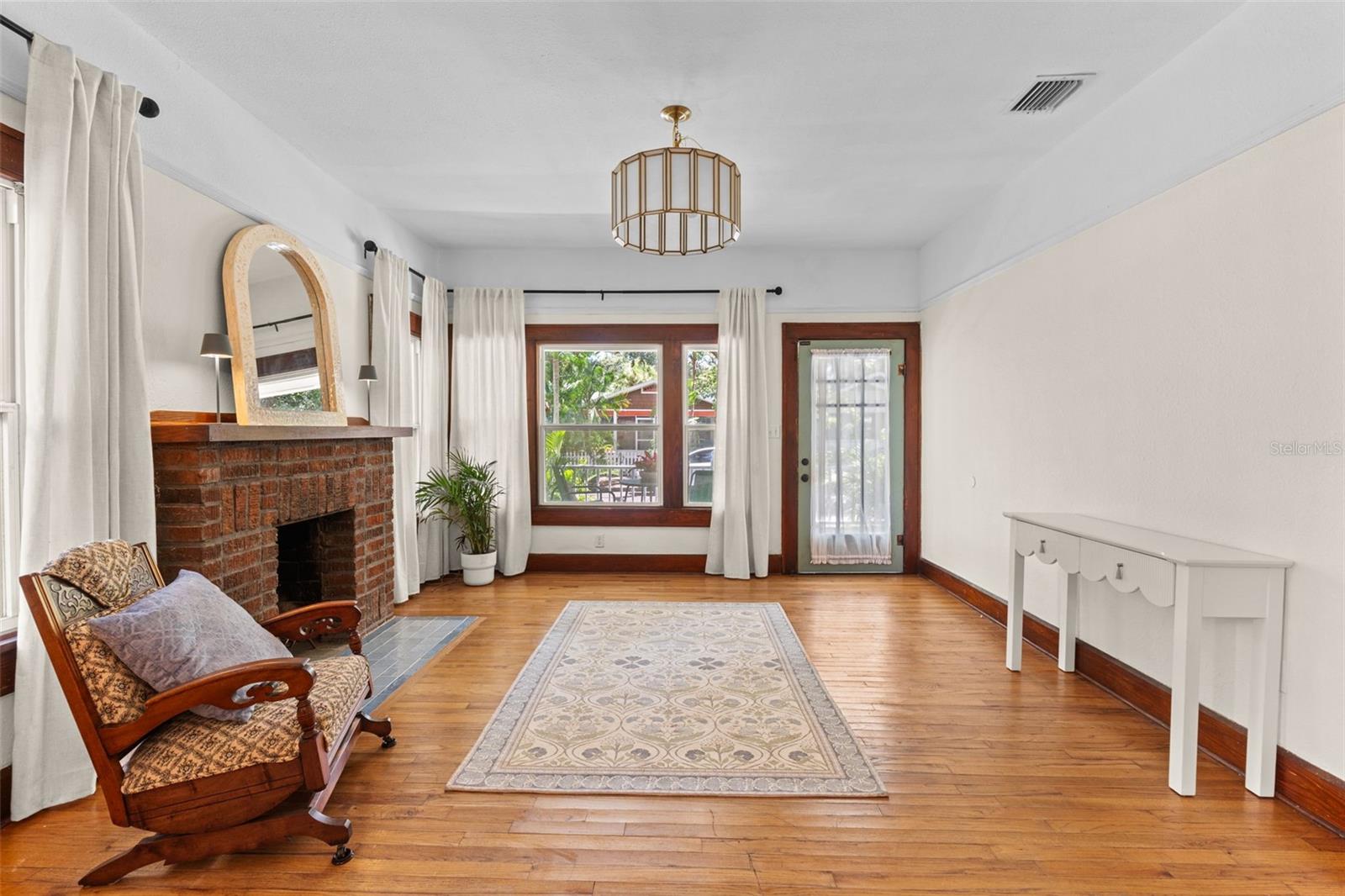Image 14 of 61 For 847 9th Avenue S