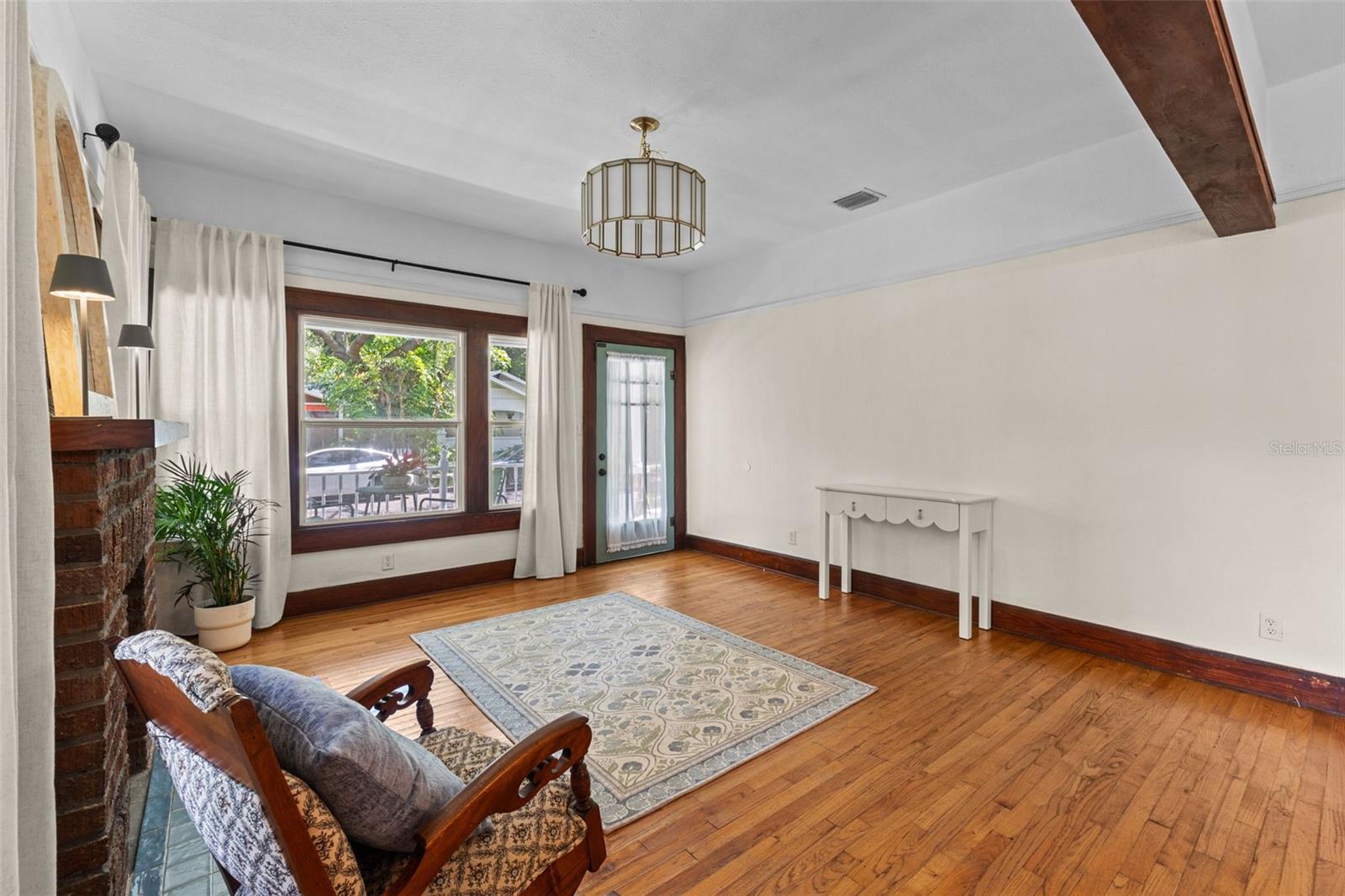 Image 15 of 61 For 847 9th Avenue S