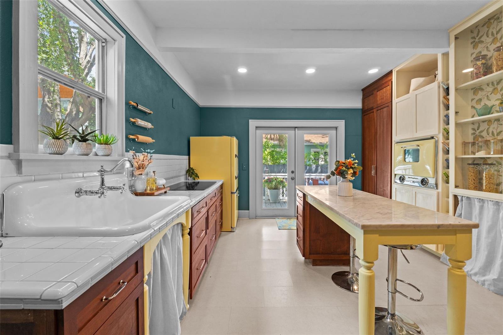 Image 18 of 61 For 847 9th Avenue S