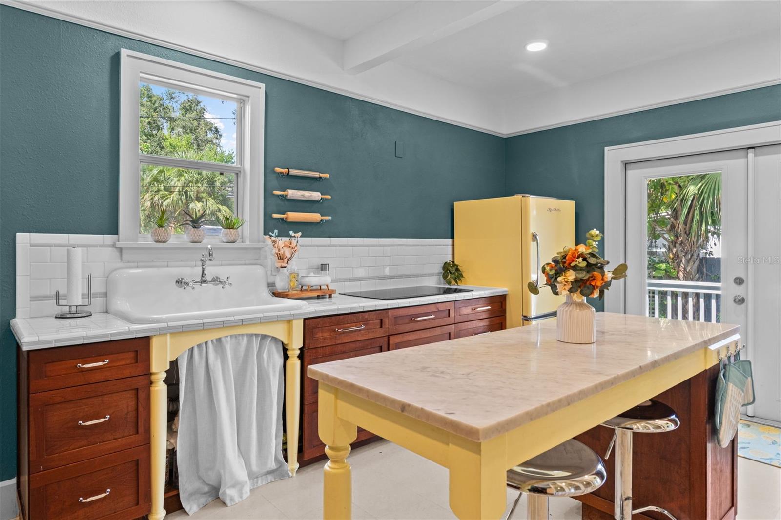 Image 20 of 61 For 847 9th Avenue S