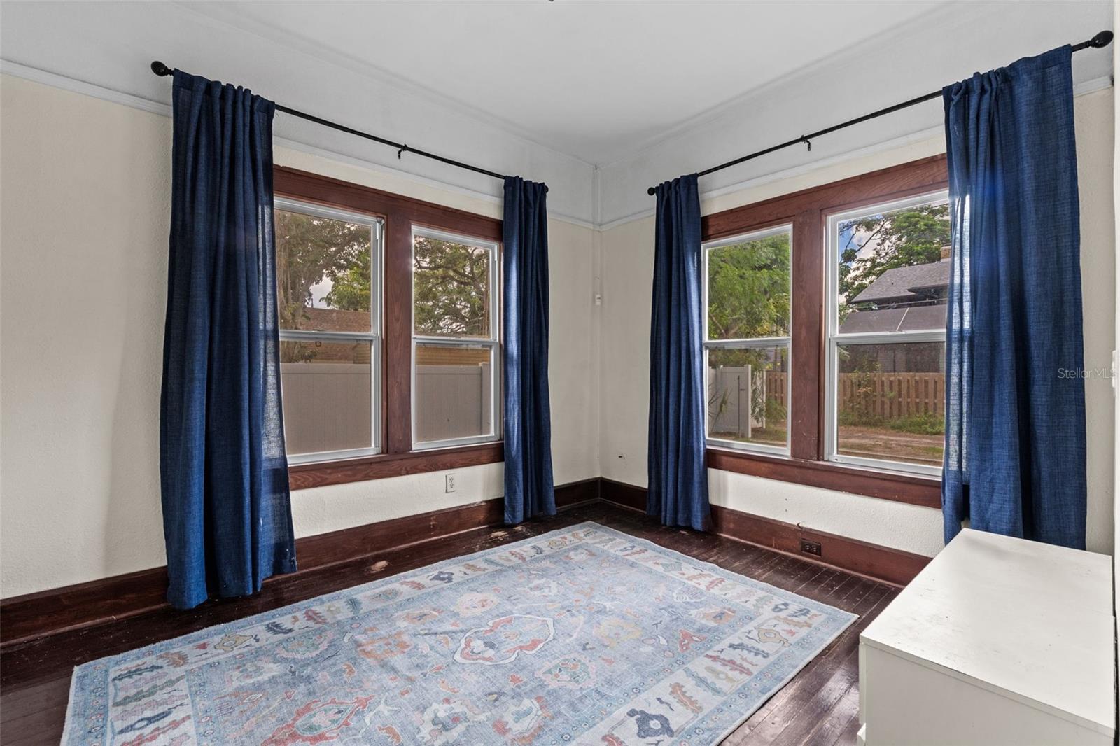 Image 26 of 61 For 847 9th Avenue S