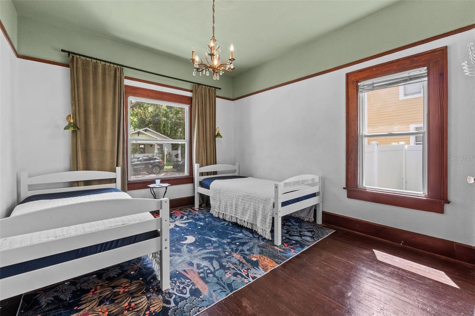 Image 34 of 61 For 847 9th Avenue S