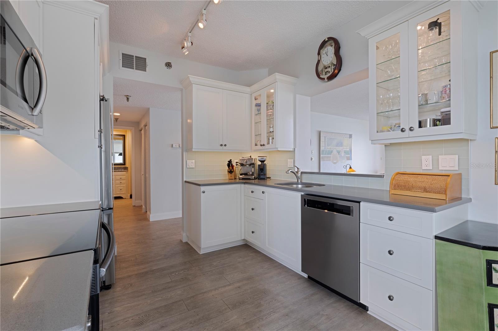 Image 6 of 44 For 7979 Sailboat Key Boulevard S 508