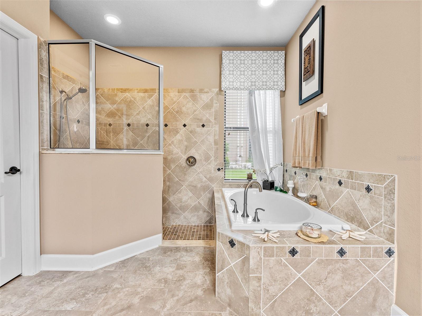 Listing photo id 31 for 1342 Ketzal Drive