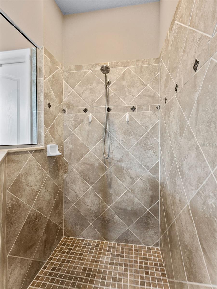 Listing photo id 32 for 1342 Ketzal Drive