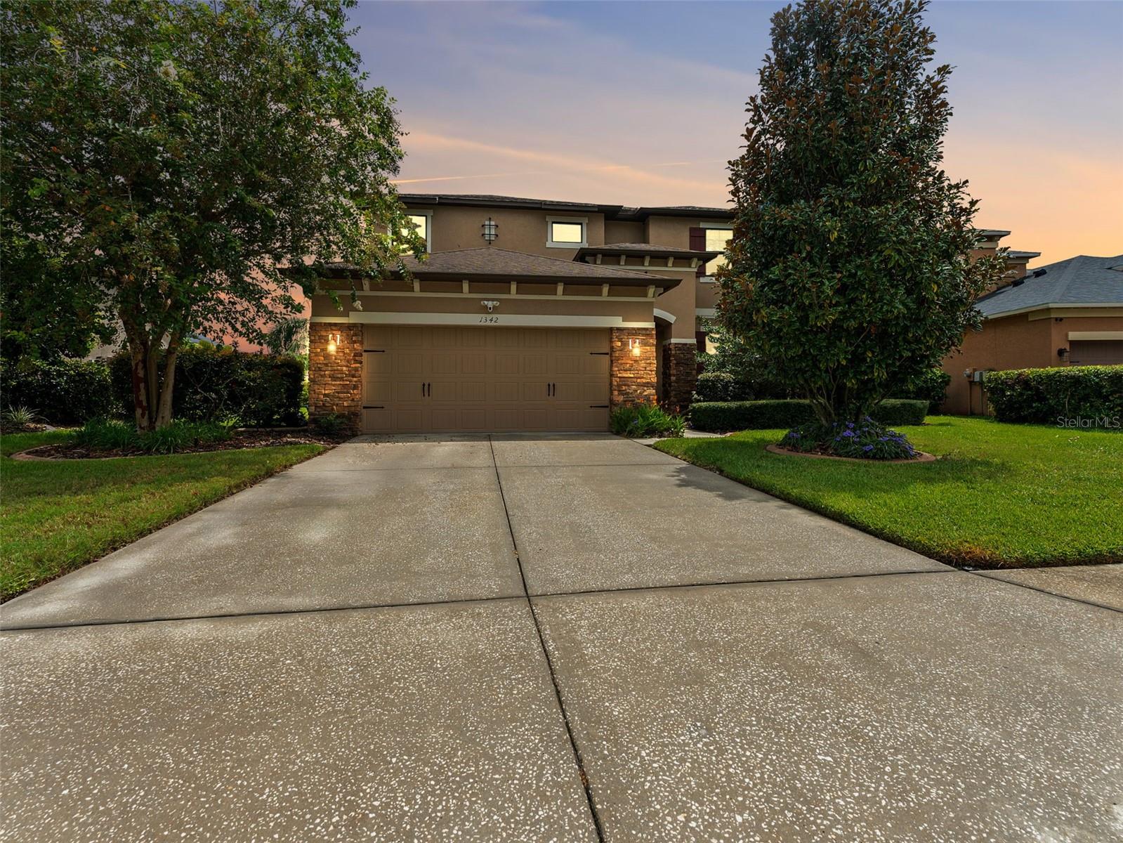 Listing photo id 2 for 1342 Ketzal Drive