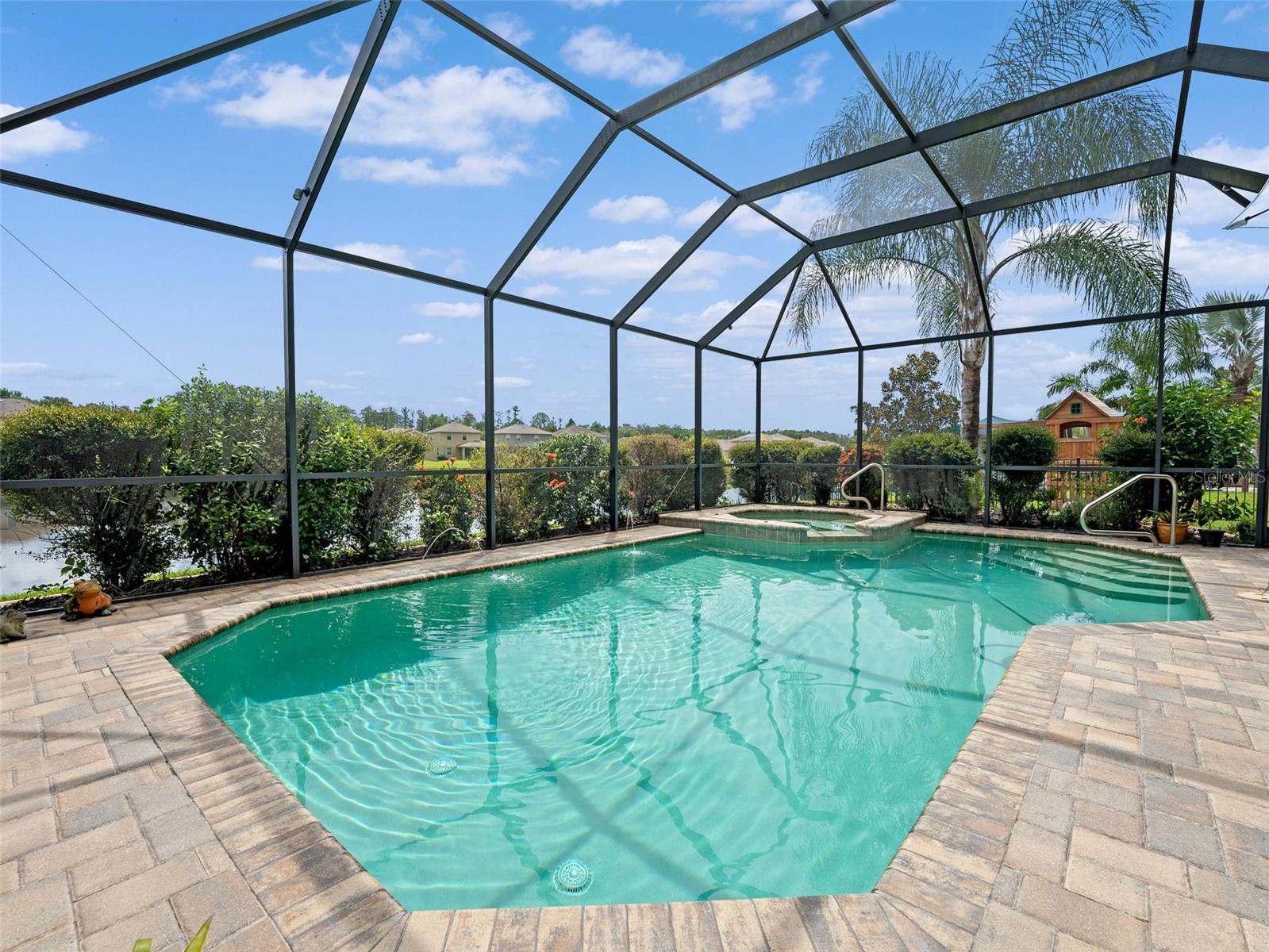 Listing photo id 48 for 1342 Ketzal Drive