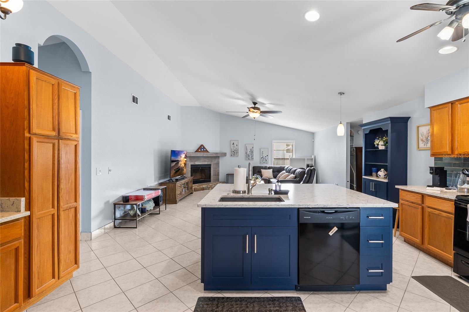 Image 13 of 34 For 6713 Leeward Isle Way