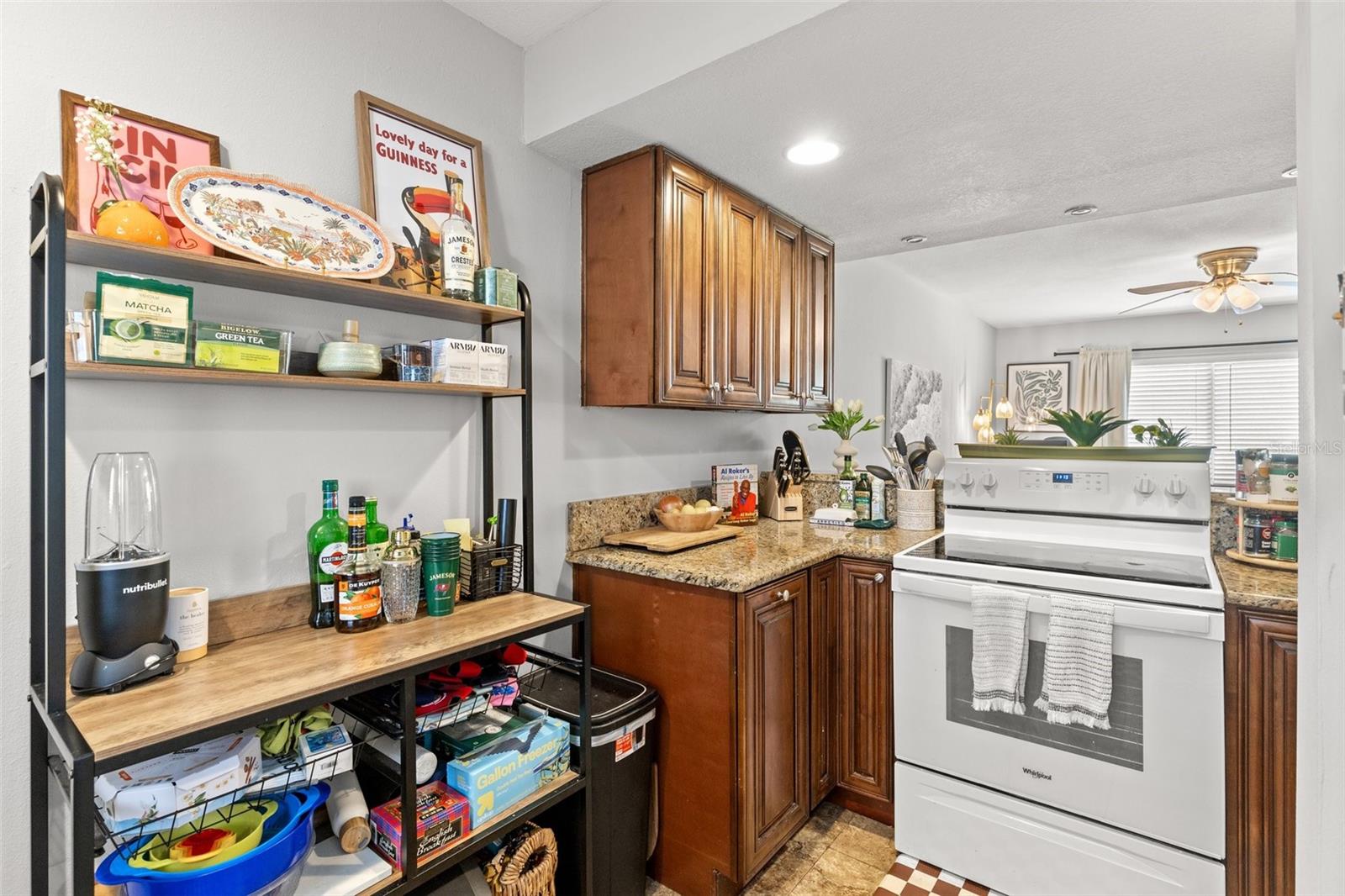 Image 10 of 29 For 3206 Azeele Street 107