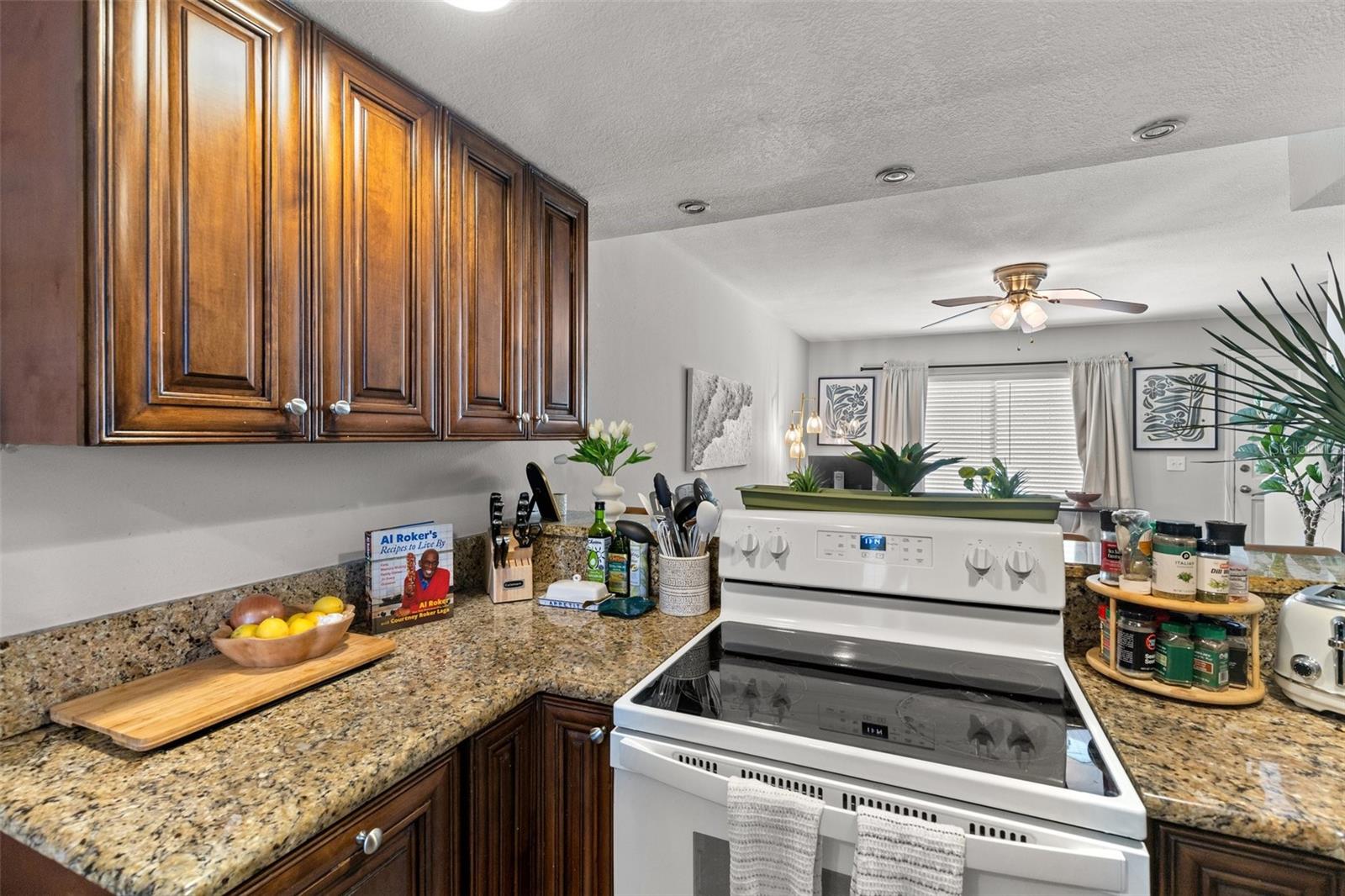 Image 12 of 29 For 3206 Azeele Street 107