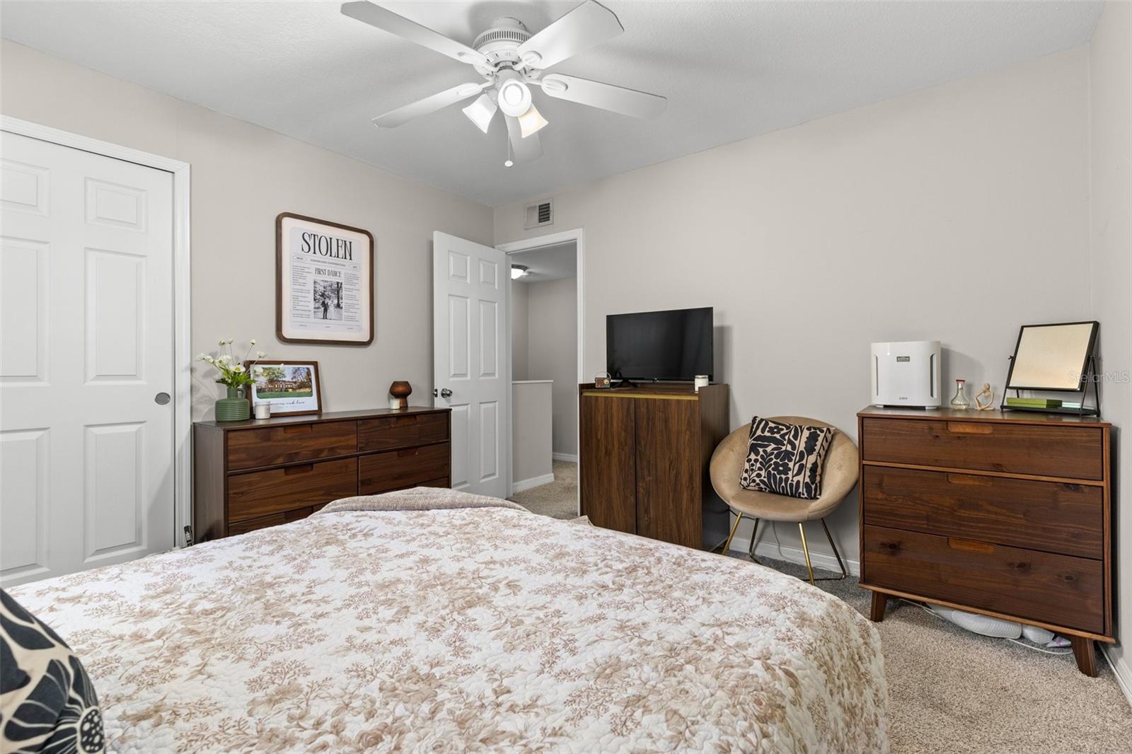 Image 17 of 29 For 3206 Azeele Street 107