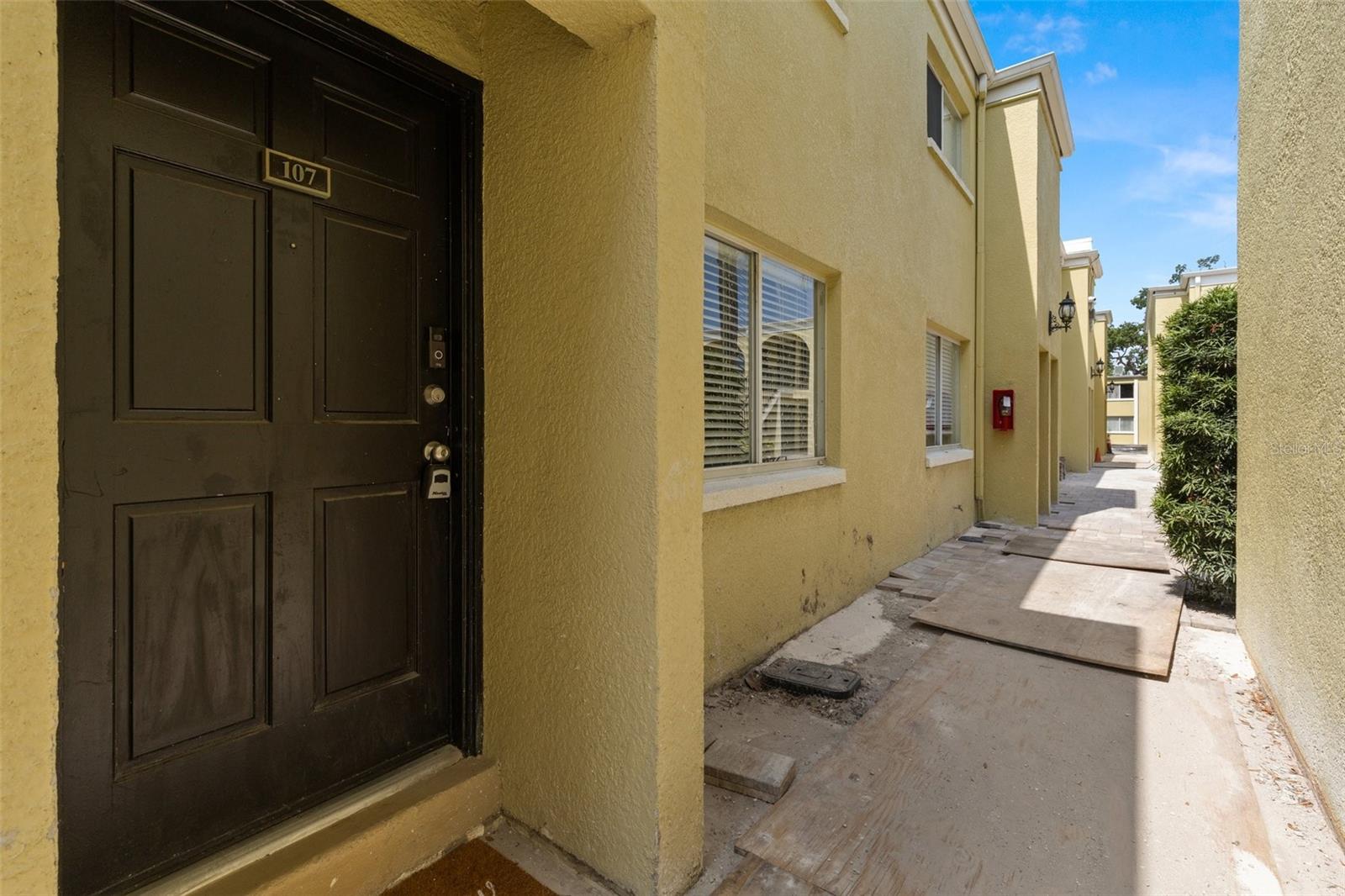Image 2 of 29 For 3206 Azeele Street 107