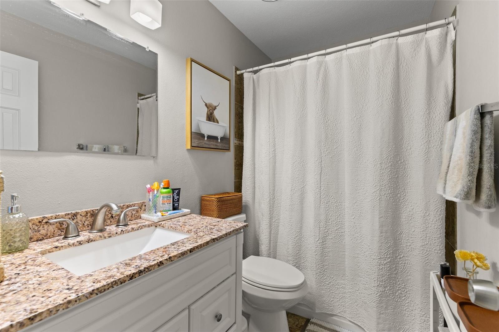 Image 20 of 29 For 3206 Azeele Street 107