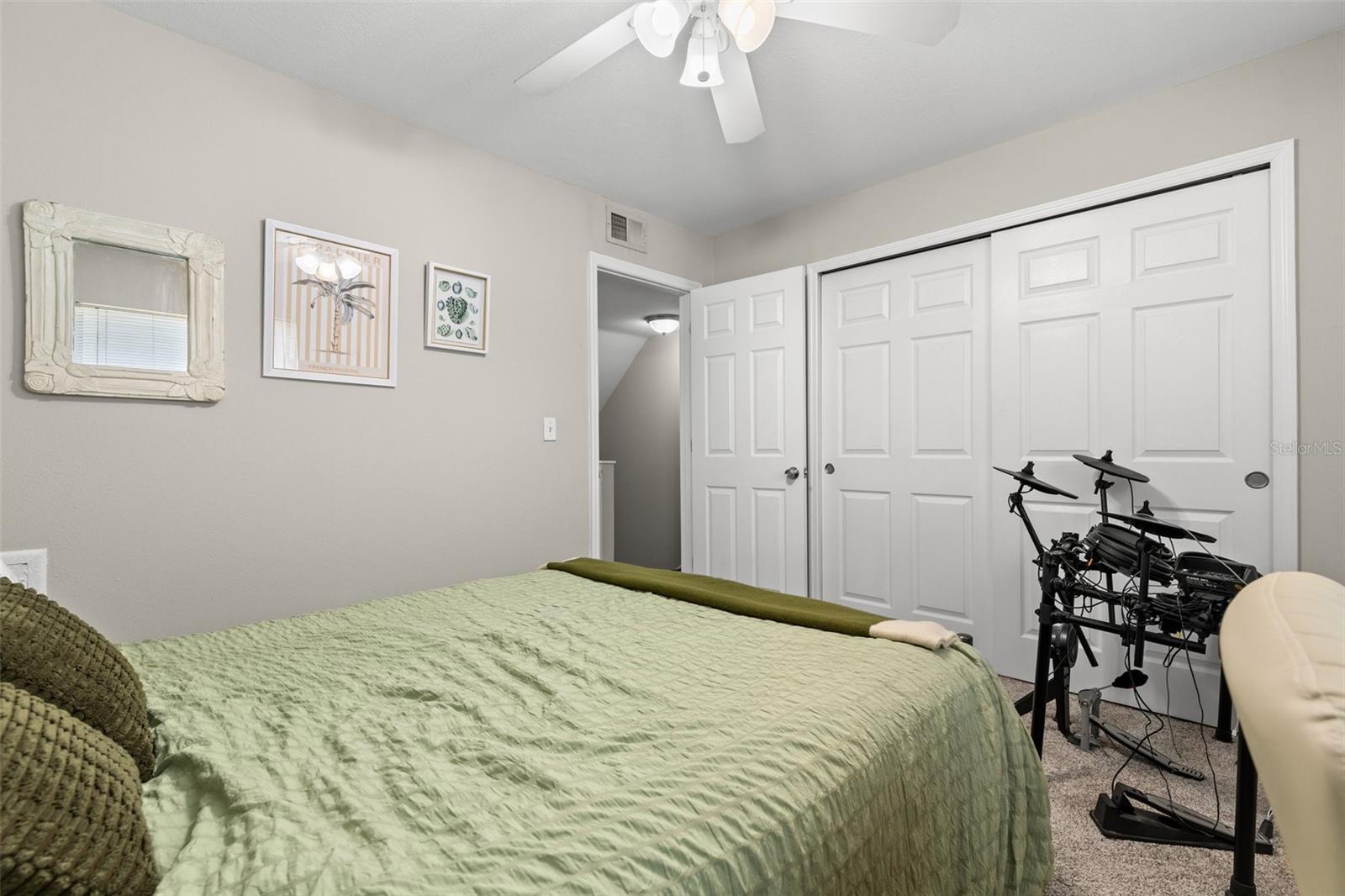 Image 22 of 29 For 3206 Azeele Street 107