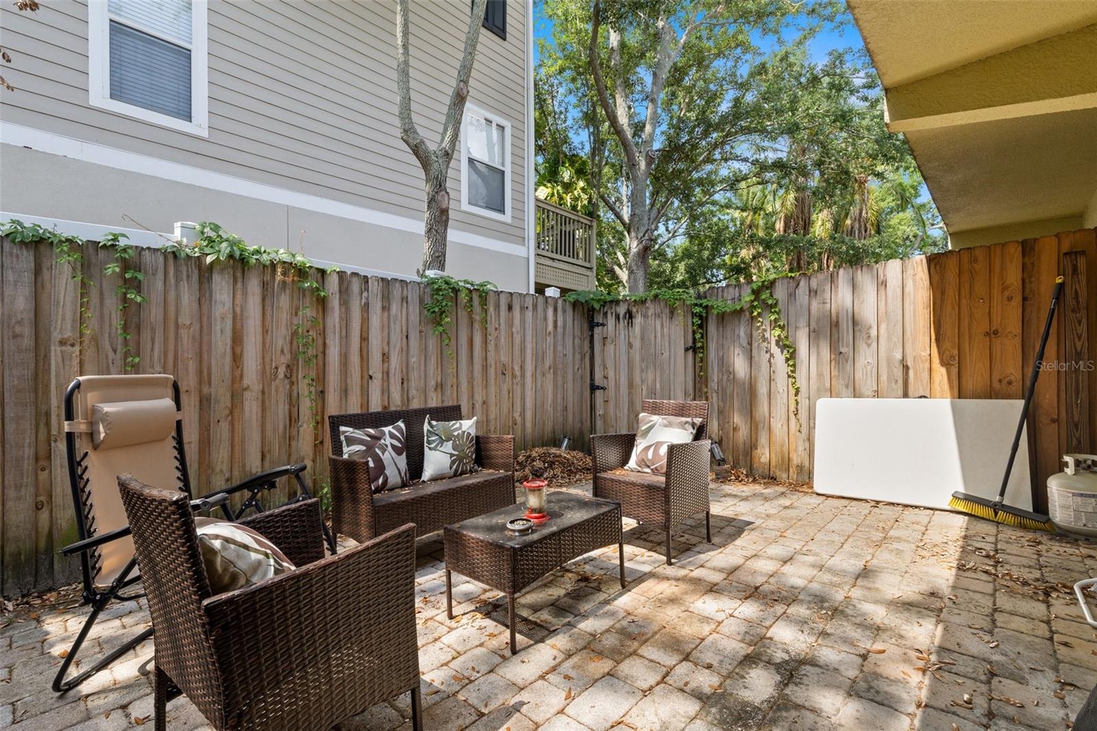 Image 26 of 29 For 3206 Azeele Street 107