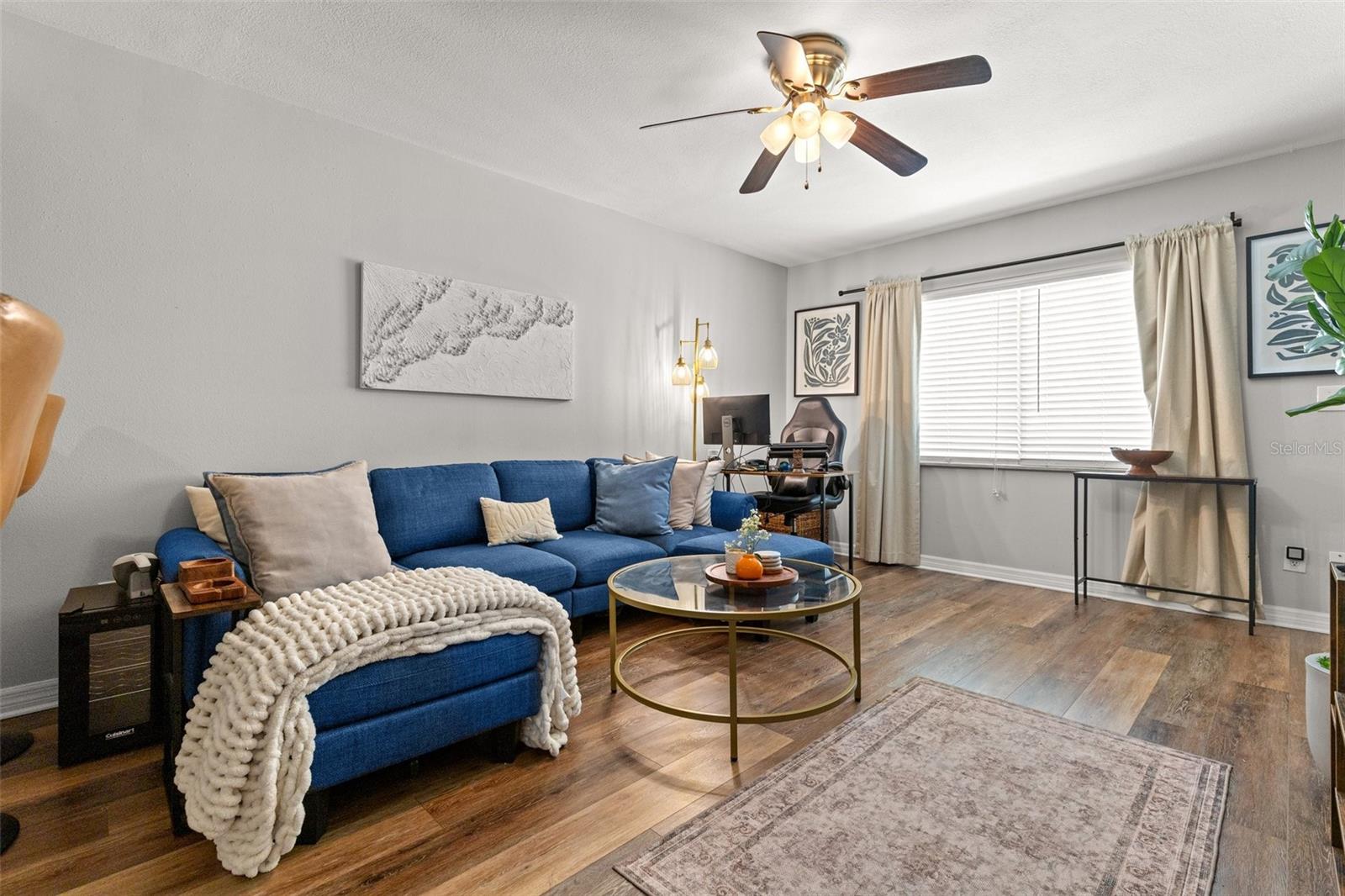 Image 6 of 29 For 3206 Azeele Street 107