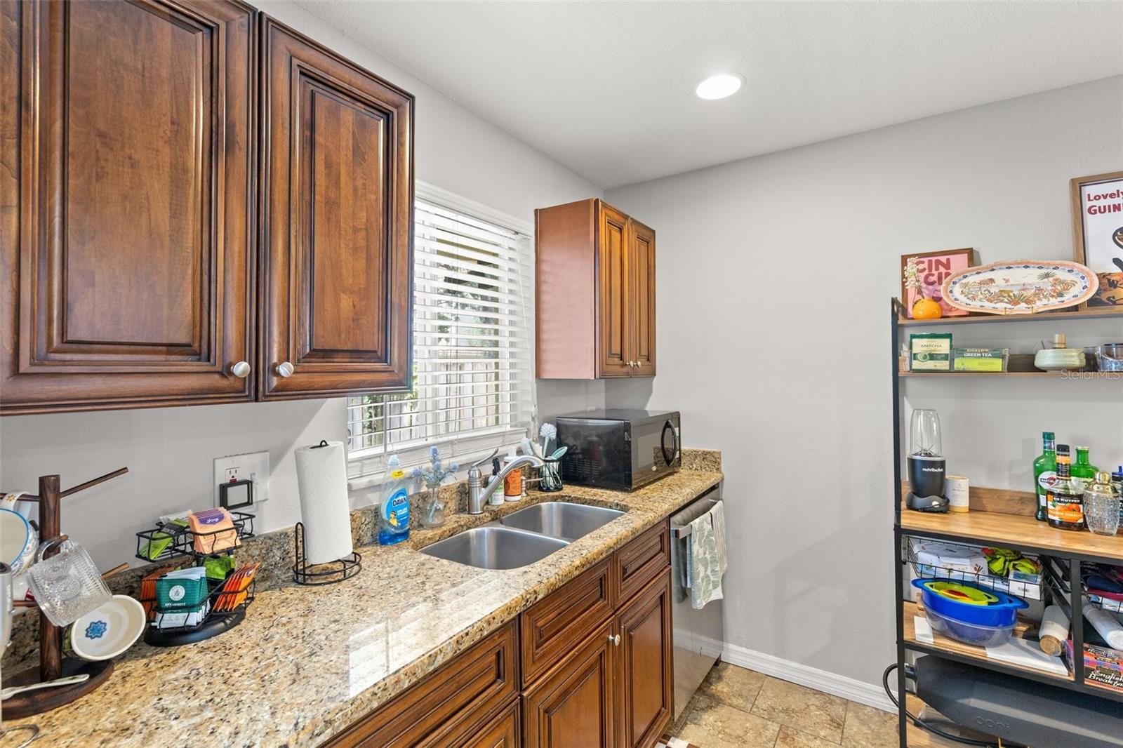 Image 8 of 29 For 3206 Azeele Street 107