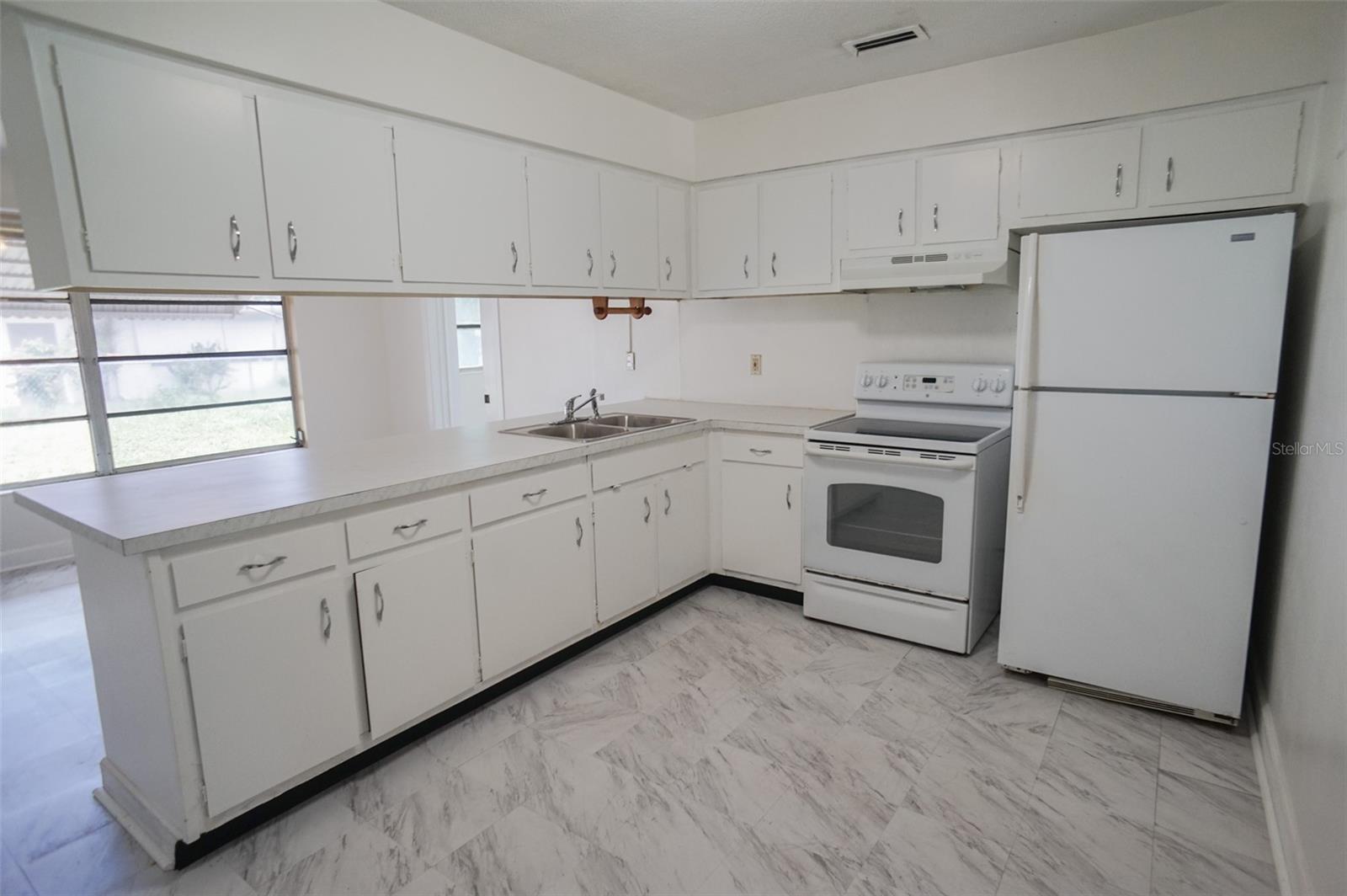 Image 6 of 33 For 10414 Azalea Drive