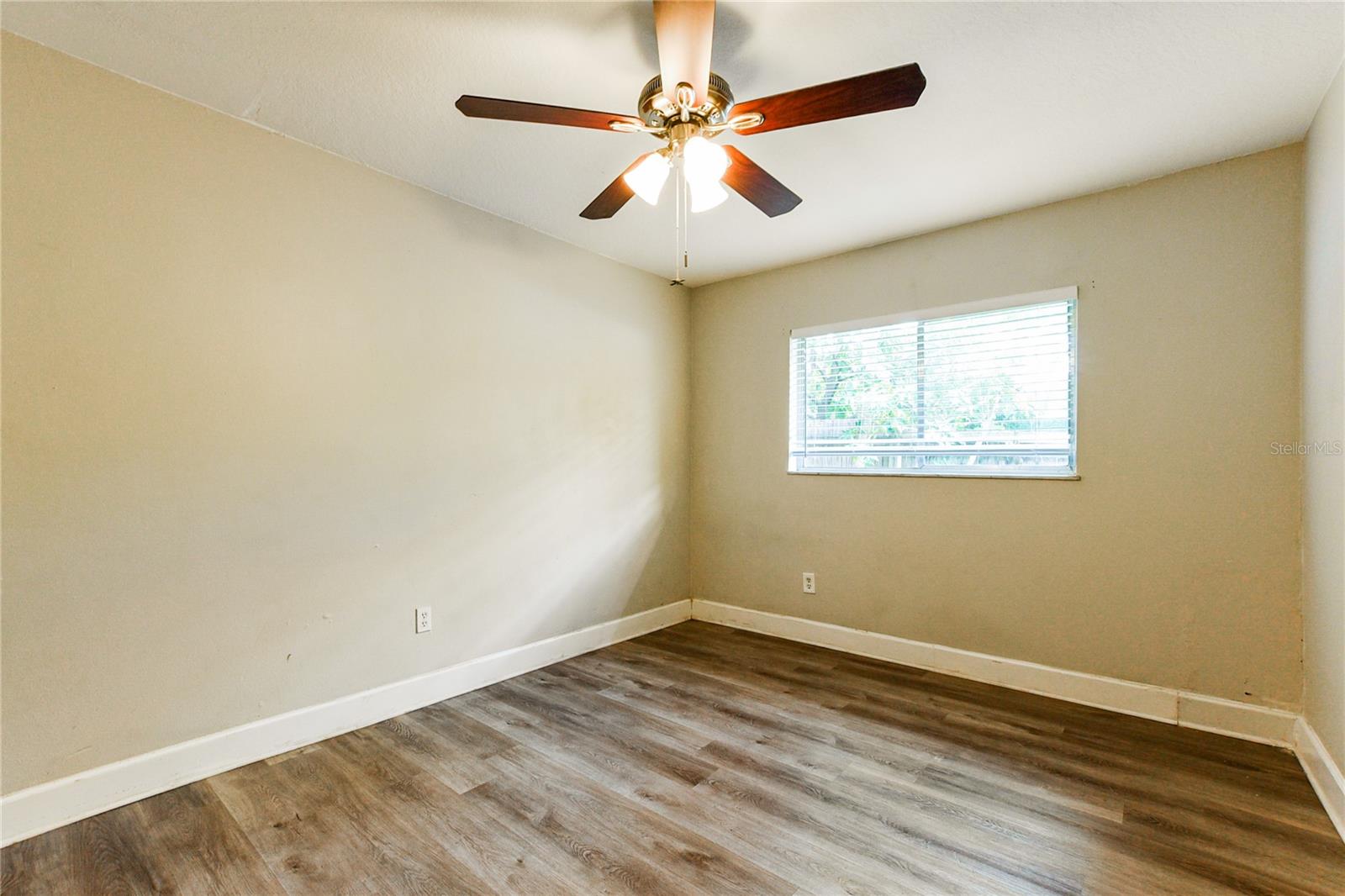 Image 11 of 16 For 4626 Donovan Street