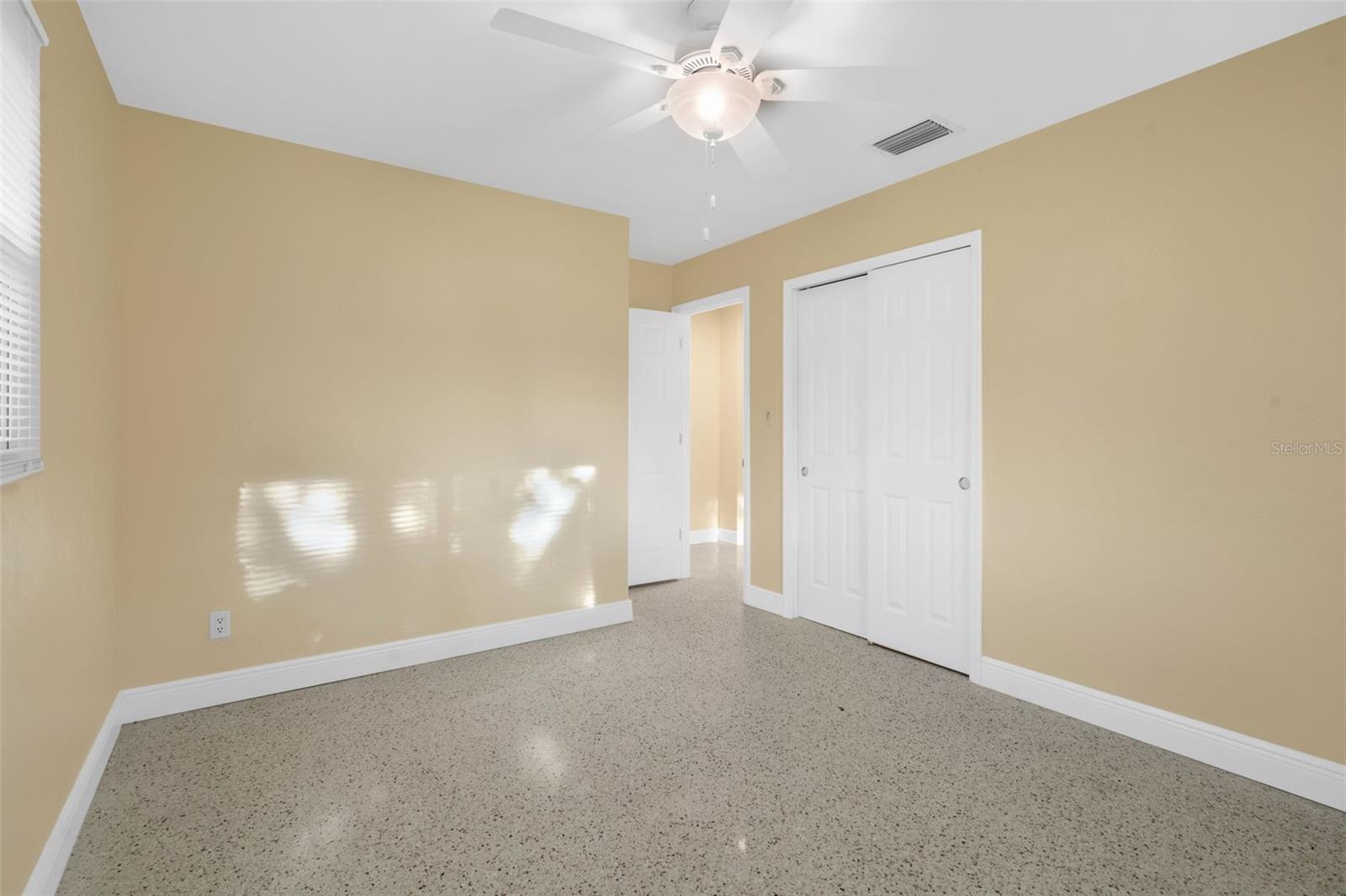 Image 16 of 37 For 5680 Pershing Street Ne