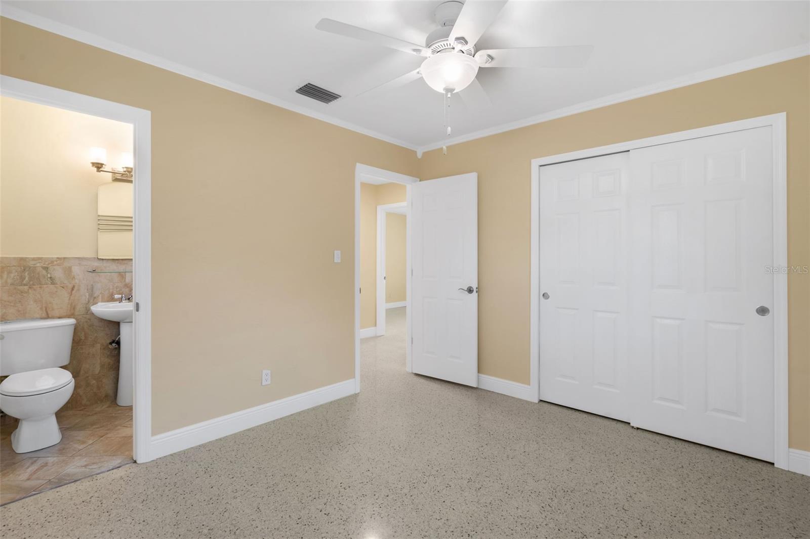 Image 22 of 37 For 5680 Pershing Street Ne