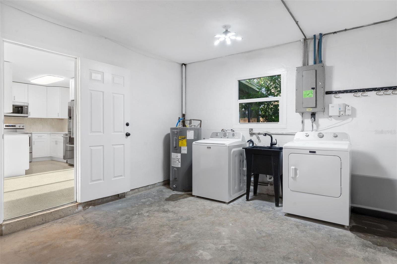 Image 24 of 37 For 5680 Pershing Street Ne