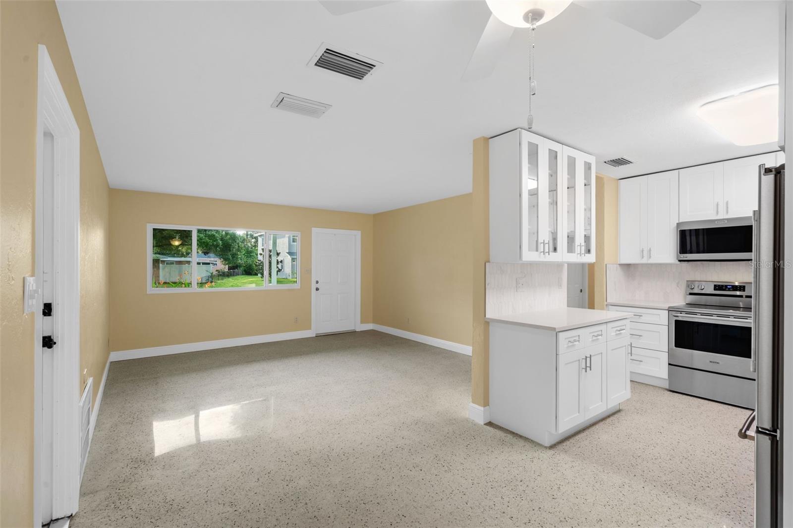 Image 9 of 37 For 5680 Pershing Street Ne