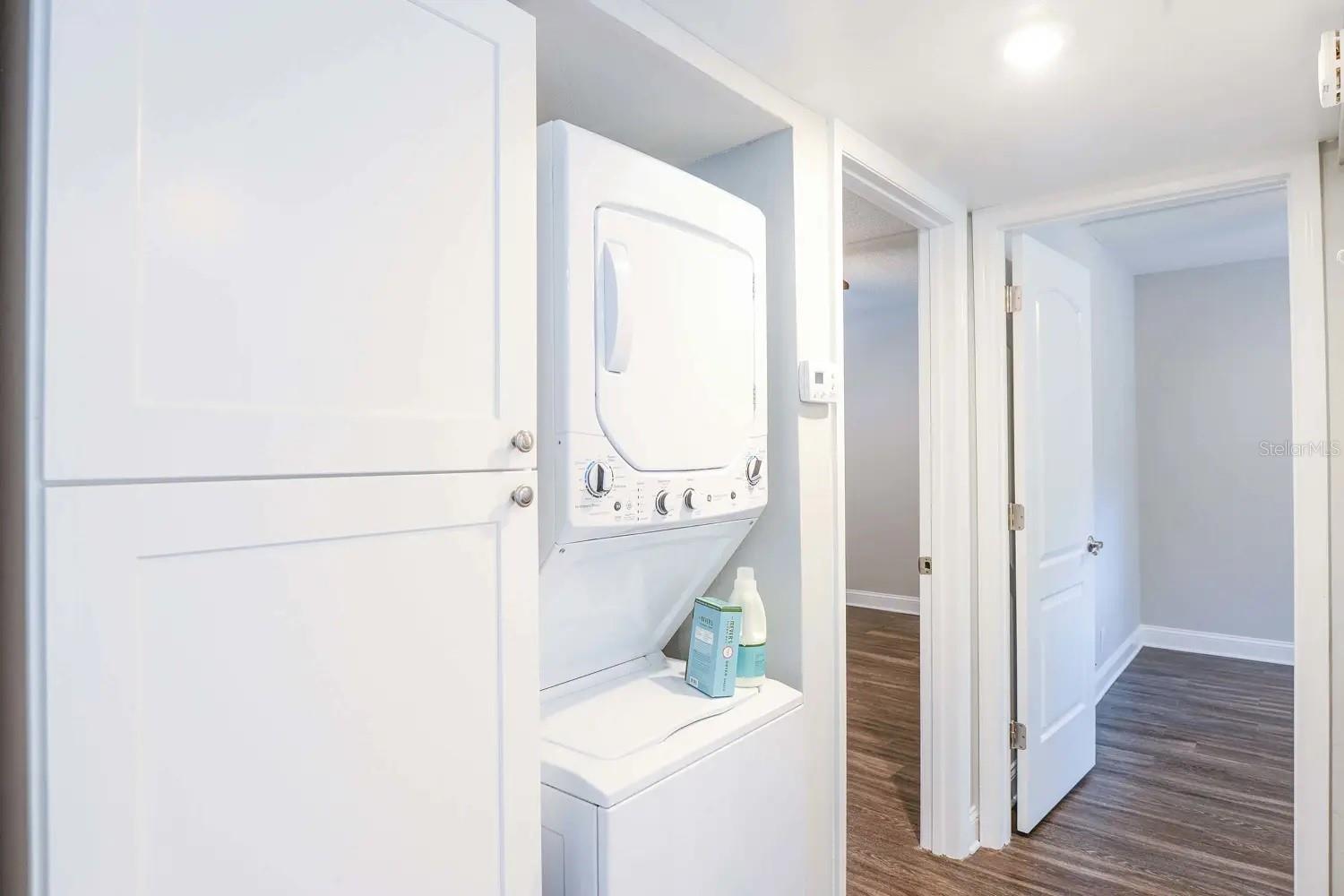 Image 3 of 9 For 3012 De Leon Street 22