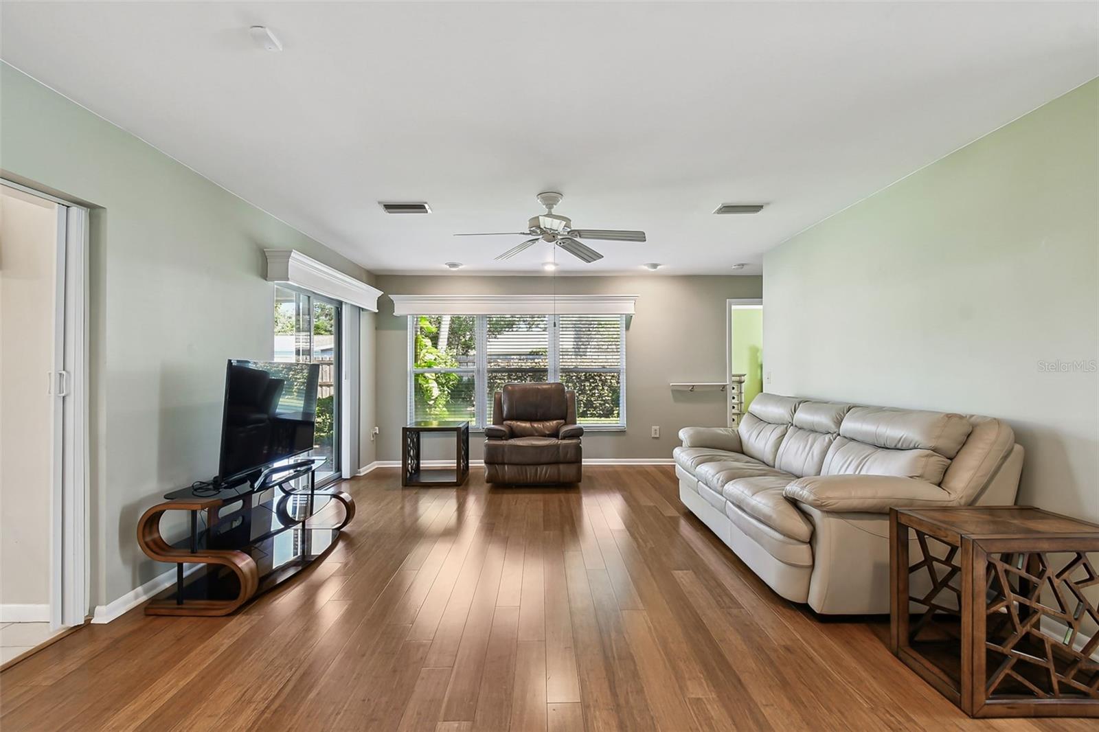Image 12 of 77 For 1045 44th Avenue Ne