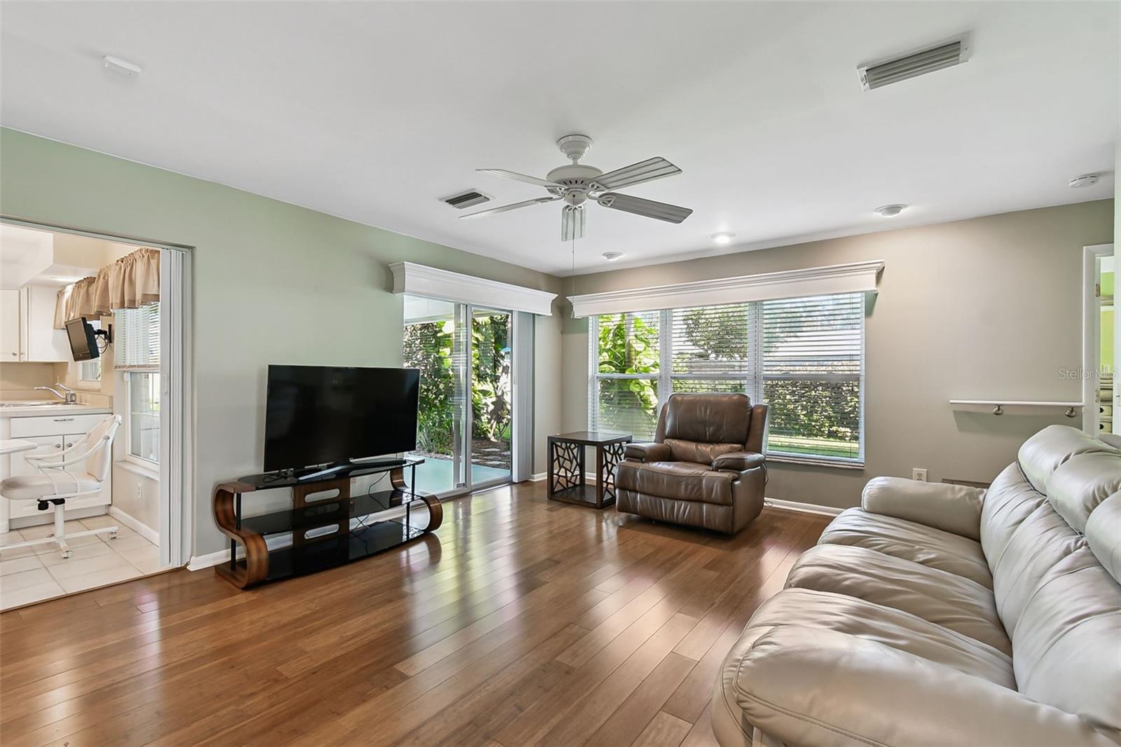 Image 13 of 77 For 1045 44th Avenue Ne