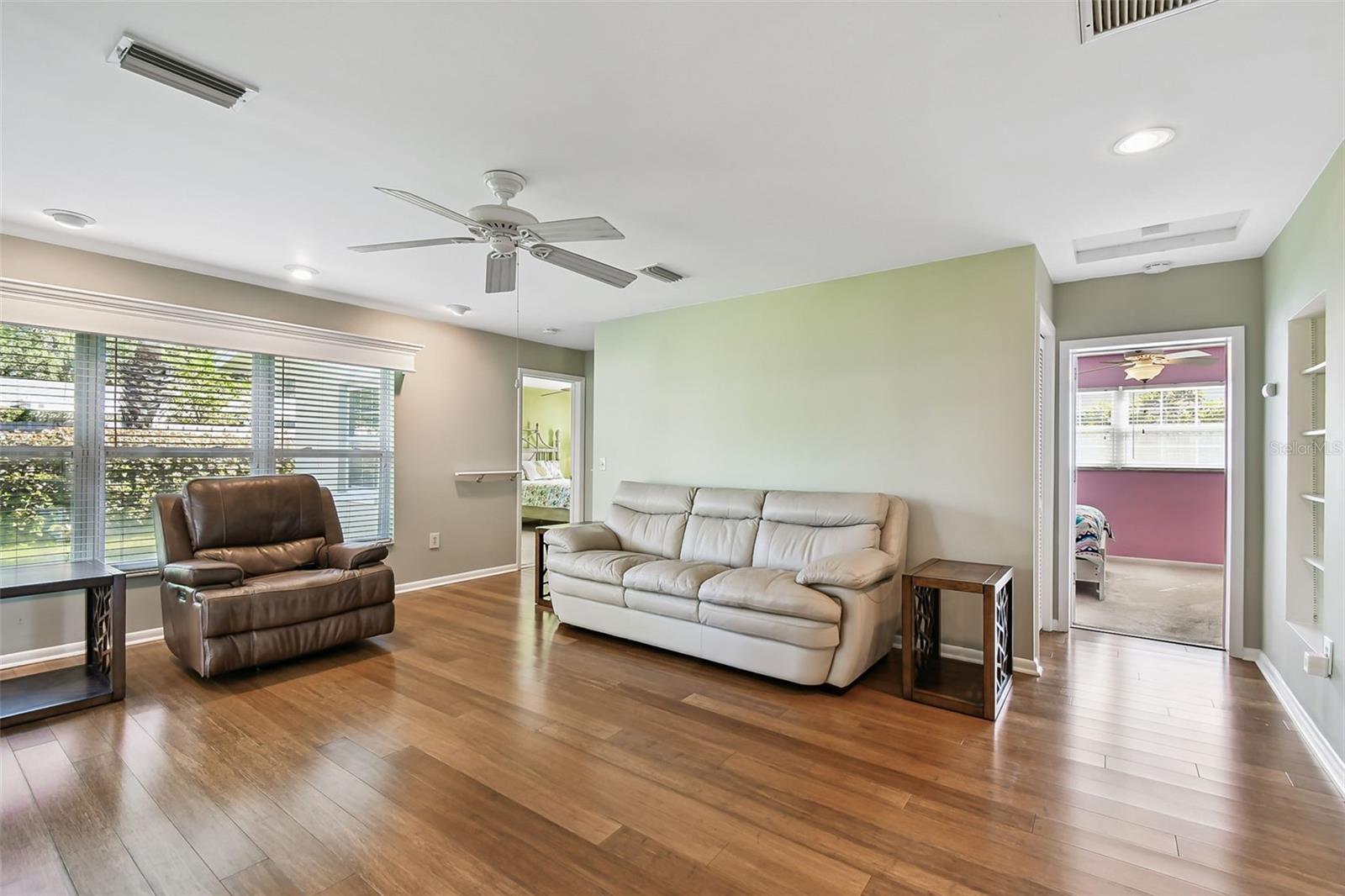 Image 14 of 77 For 1045 44th Avenue Ne