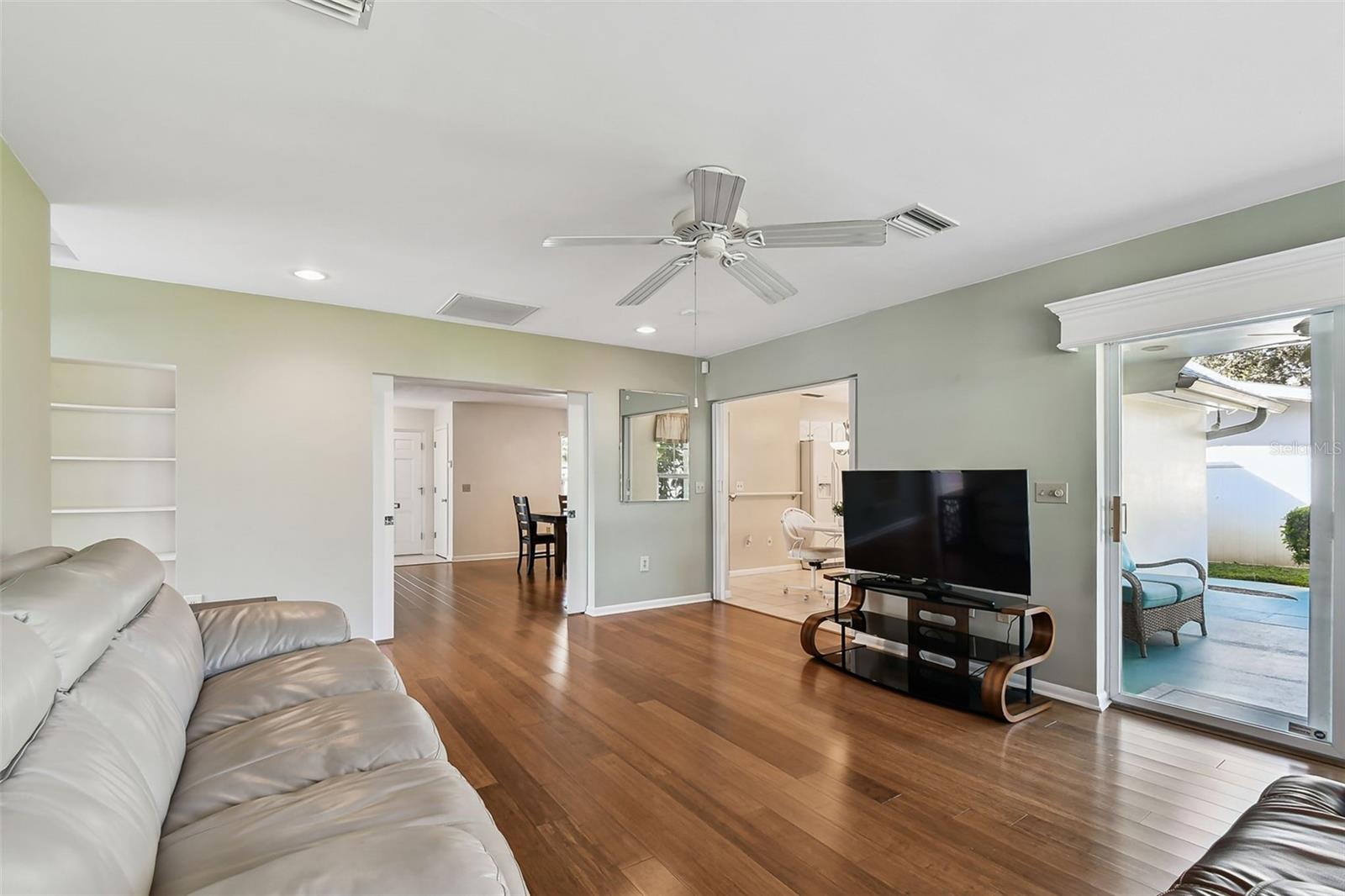 Image 15 of 77 For 1045 44th Avenue Ne
