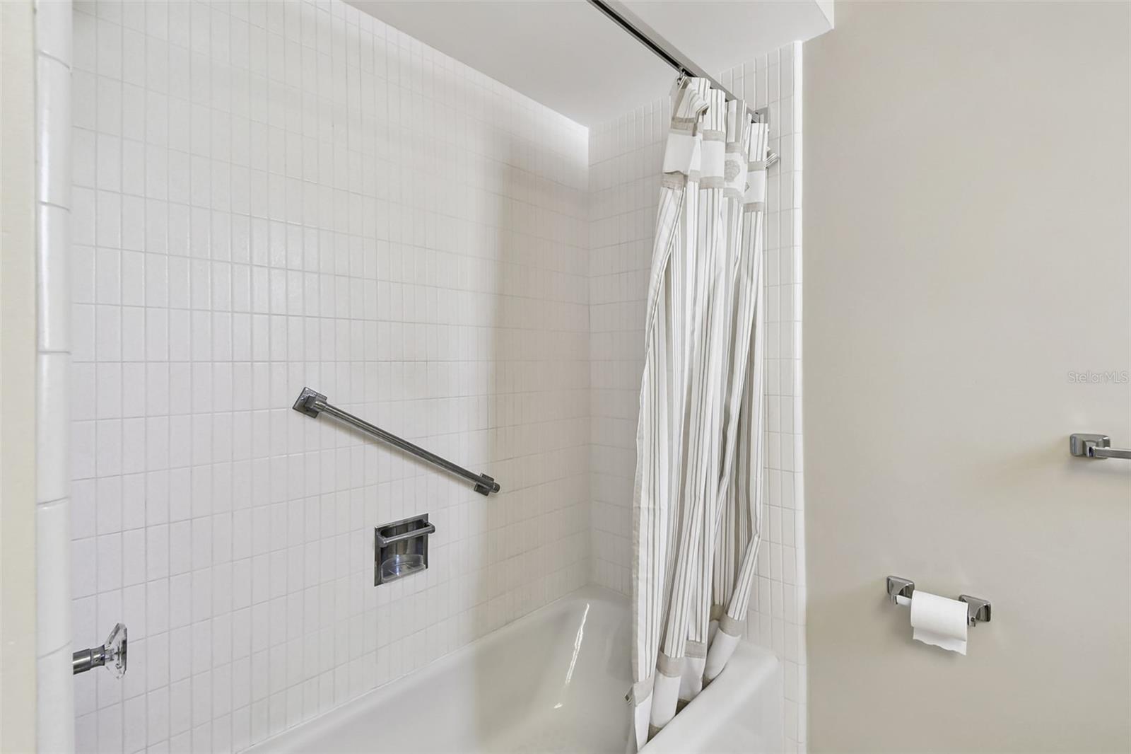 Image 20 of 77 For 1045 44th Avenue Ne