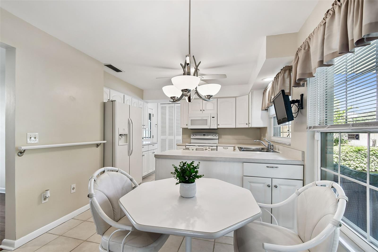 Image 21 of 77 For 1045 44th Avenue Ne