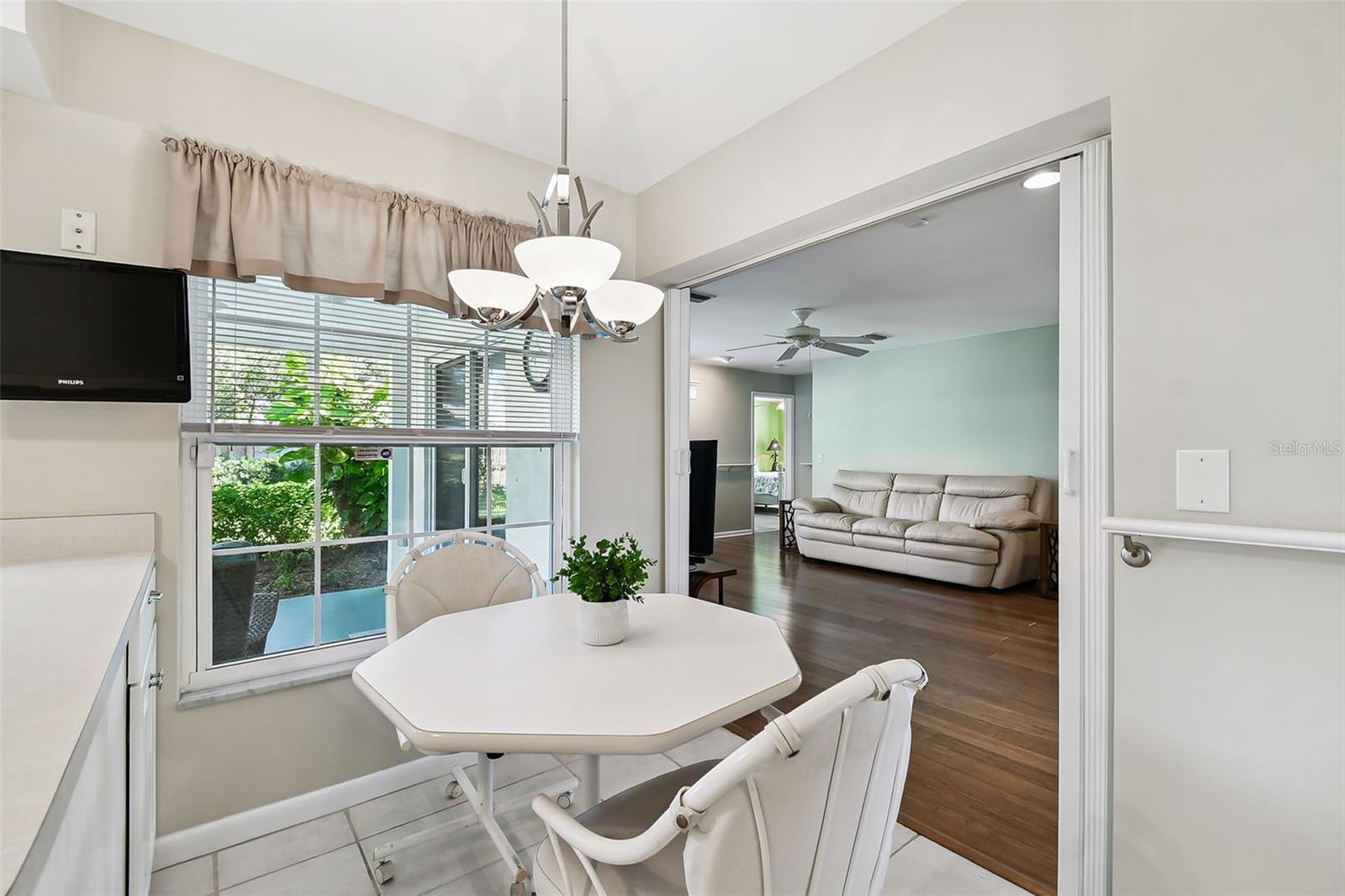 Image 23 of 77 For 1045 44th Avenue Ne