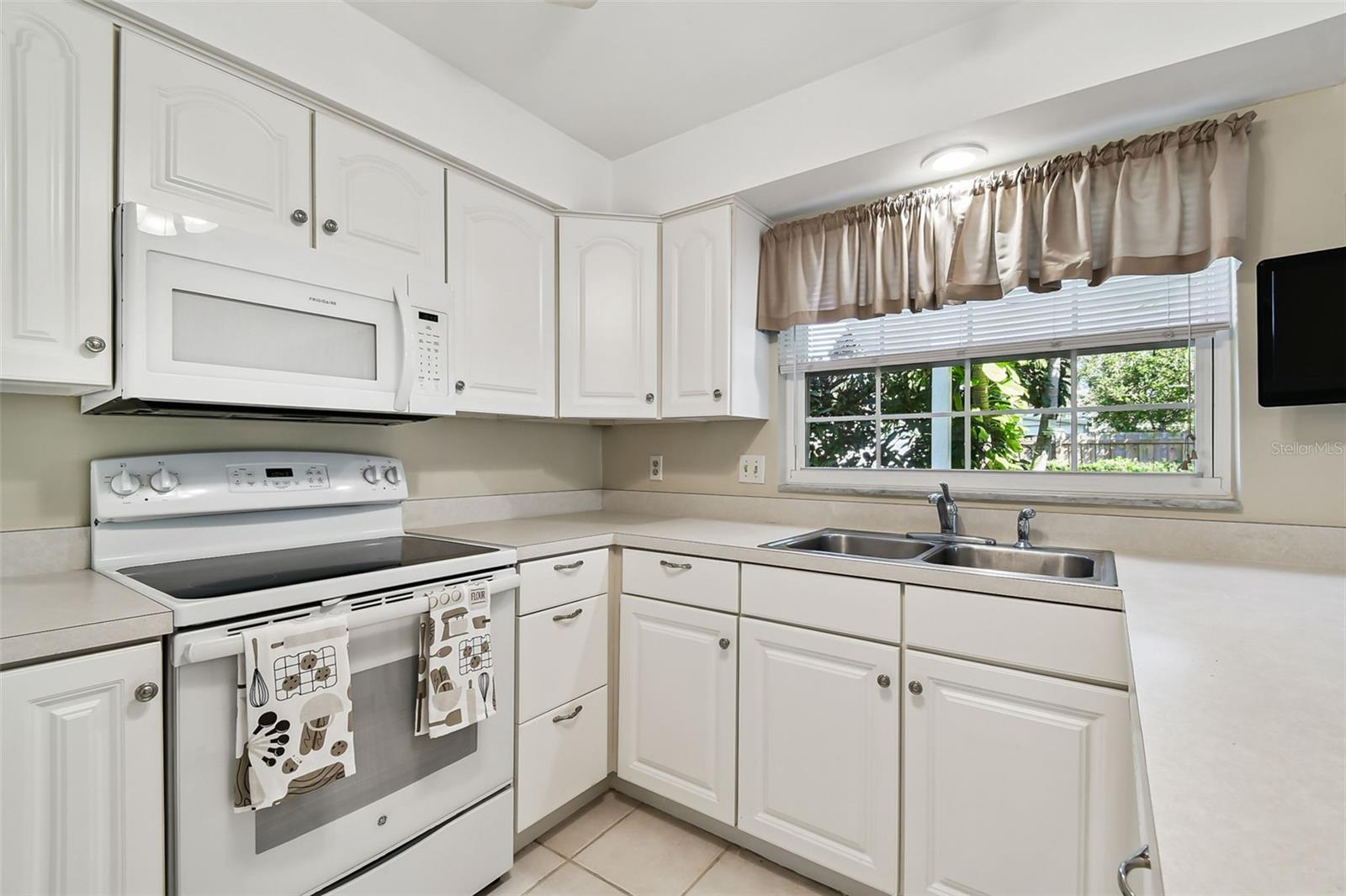 Image 25 of 77 For 1045 44th Avenue Ne