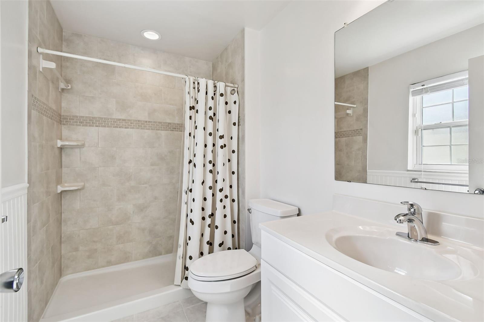 Image 37 of 77 For 1045 44th Avenue Ne
