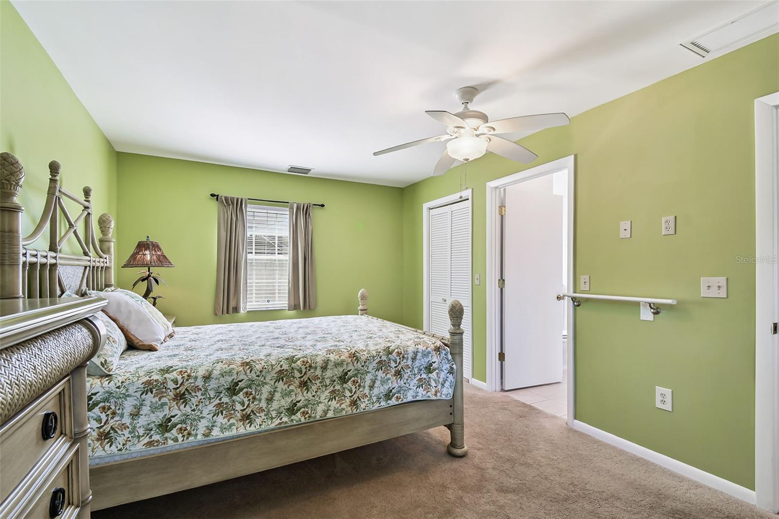 Image 43 of 77 For 1045 44th Avenue Ne